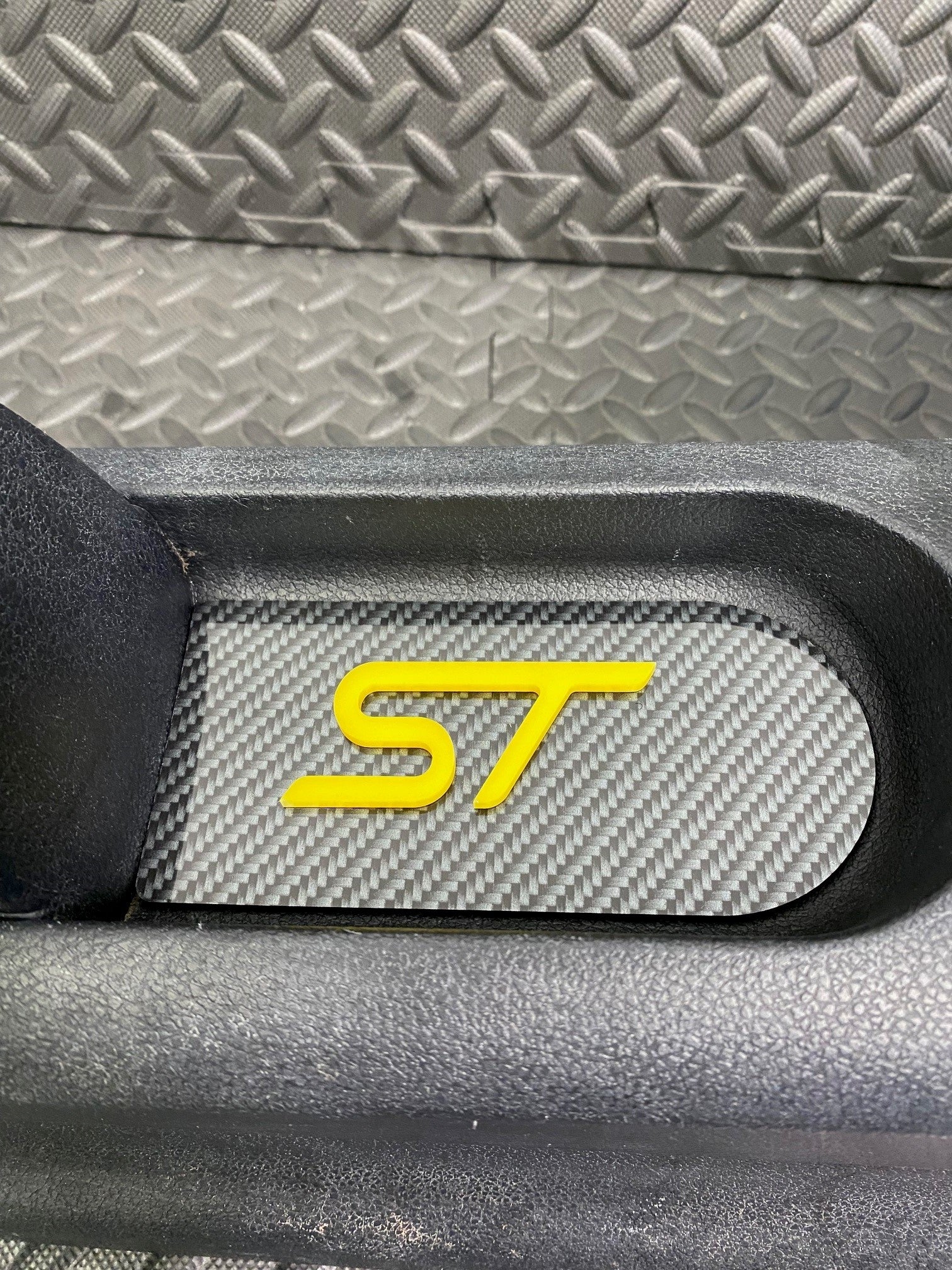 Plaque d'insertion de la console centrale de la Fiesta Mk6 (sous le frein à main)