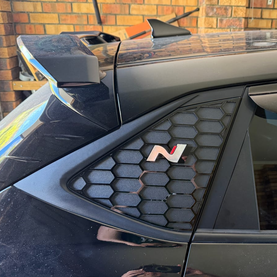 Hyundai i20 – Einsätze für hintere Seitenfenster (Paar)