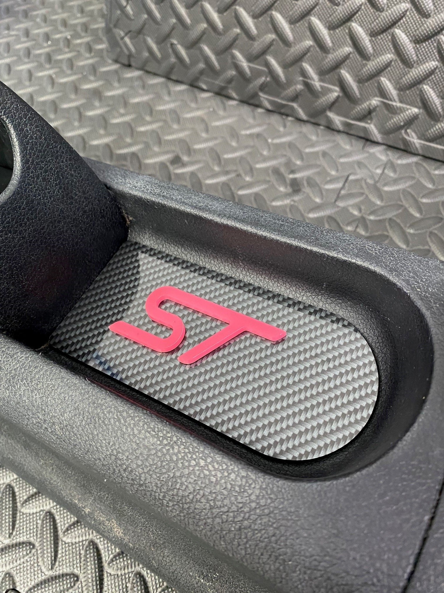 Plaque d'insertion de la console centrale de la Fiesta Mk6 (sous le frein à main)