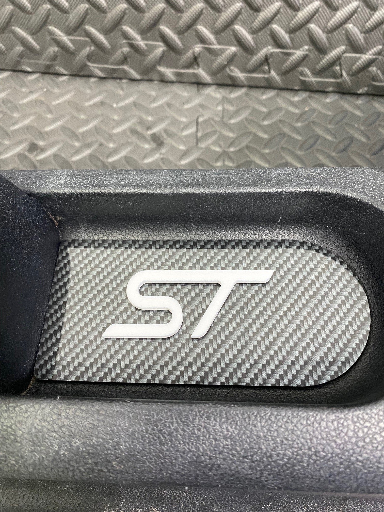 Plaque d'insertion de la console centrale de la Fiesta Mk6 (sous le frein à main)