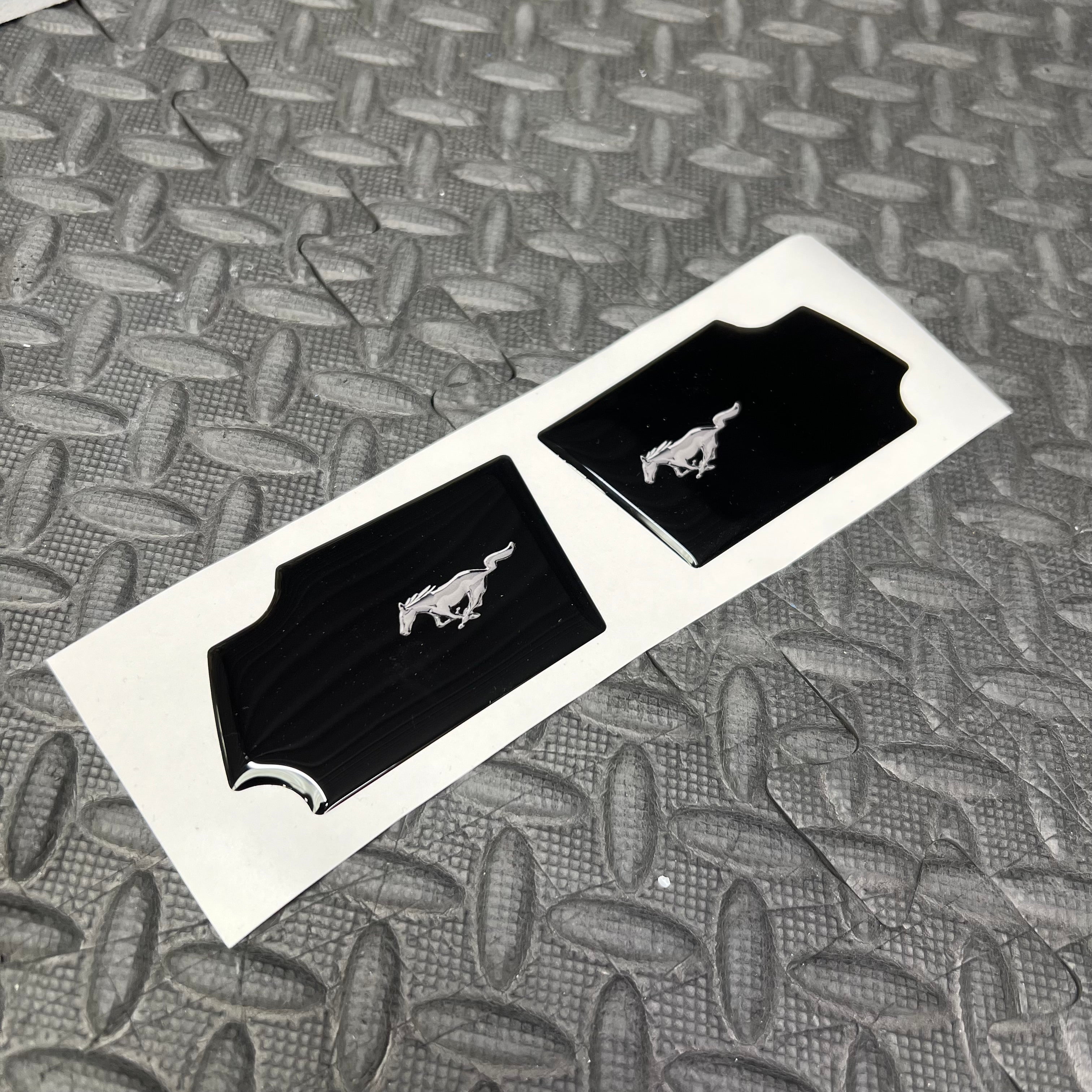 Mustang (6th Generation) Door Pull Gel Badges