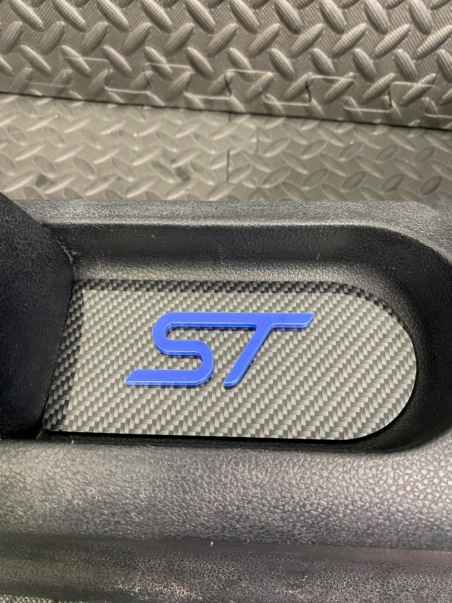 Plaque d'insertion de la console centrale de la Fiesta Mk6 (sous le frein à main)