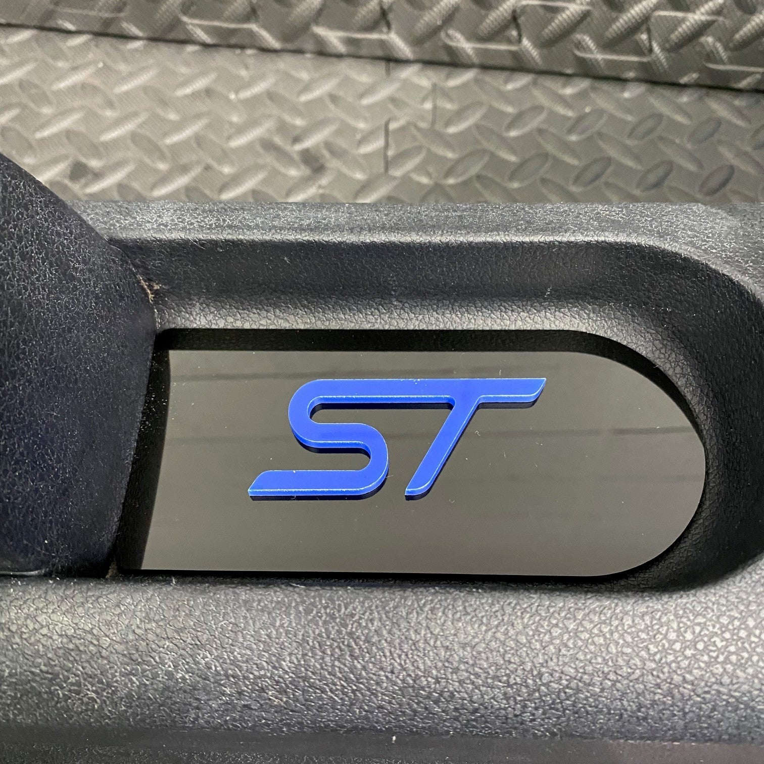 Plaque d'insertion de la console centrale de la Fiesta Mk6 (sous le frein à main)