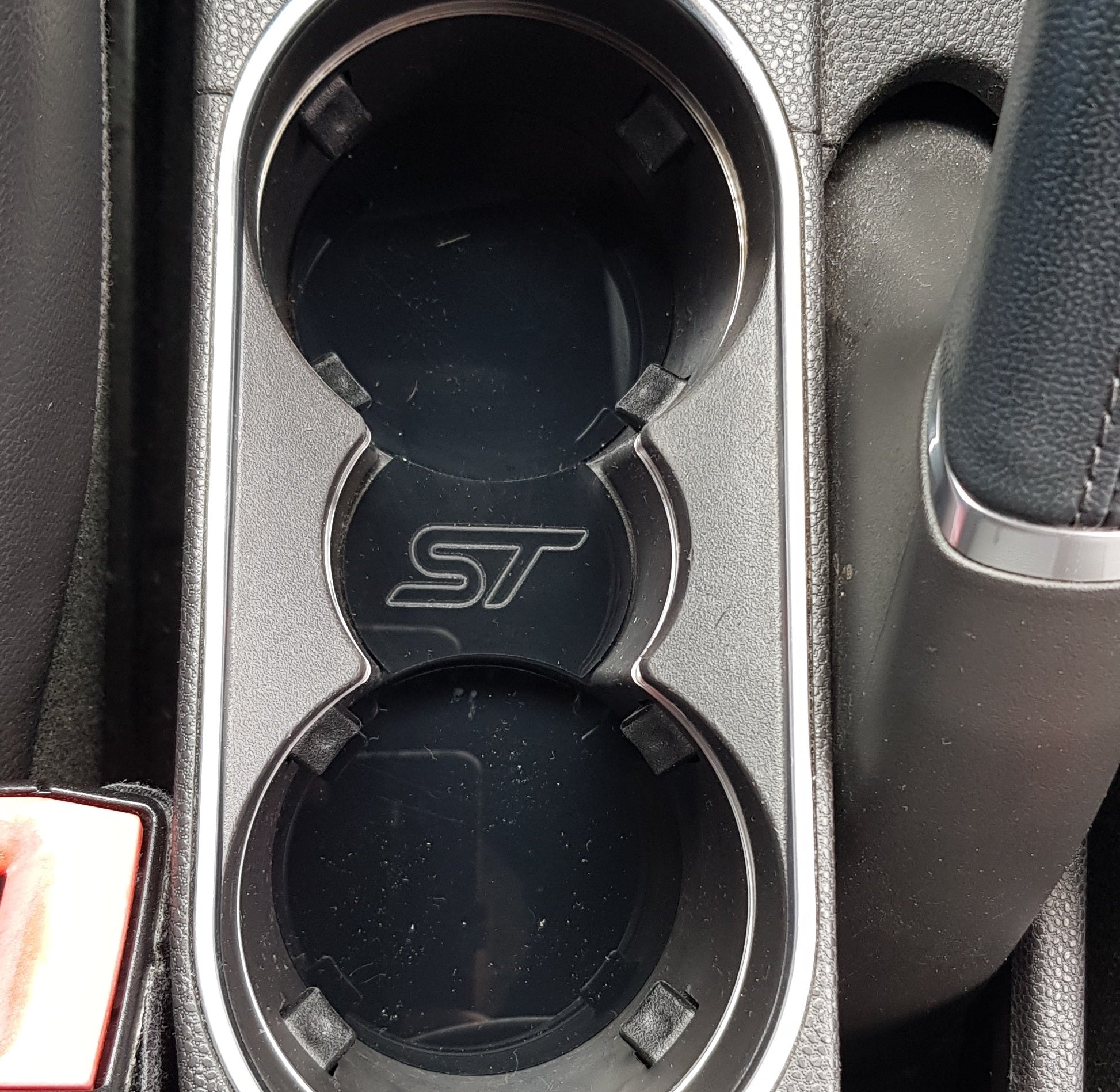 Ausverkauf – Mk7.5 / Mk8/8.5 Fiesta & Mk2 Puma Getränkehalter-Einsätze – Eingraviertes ST-Logo