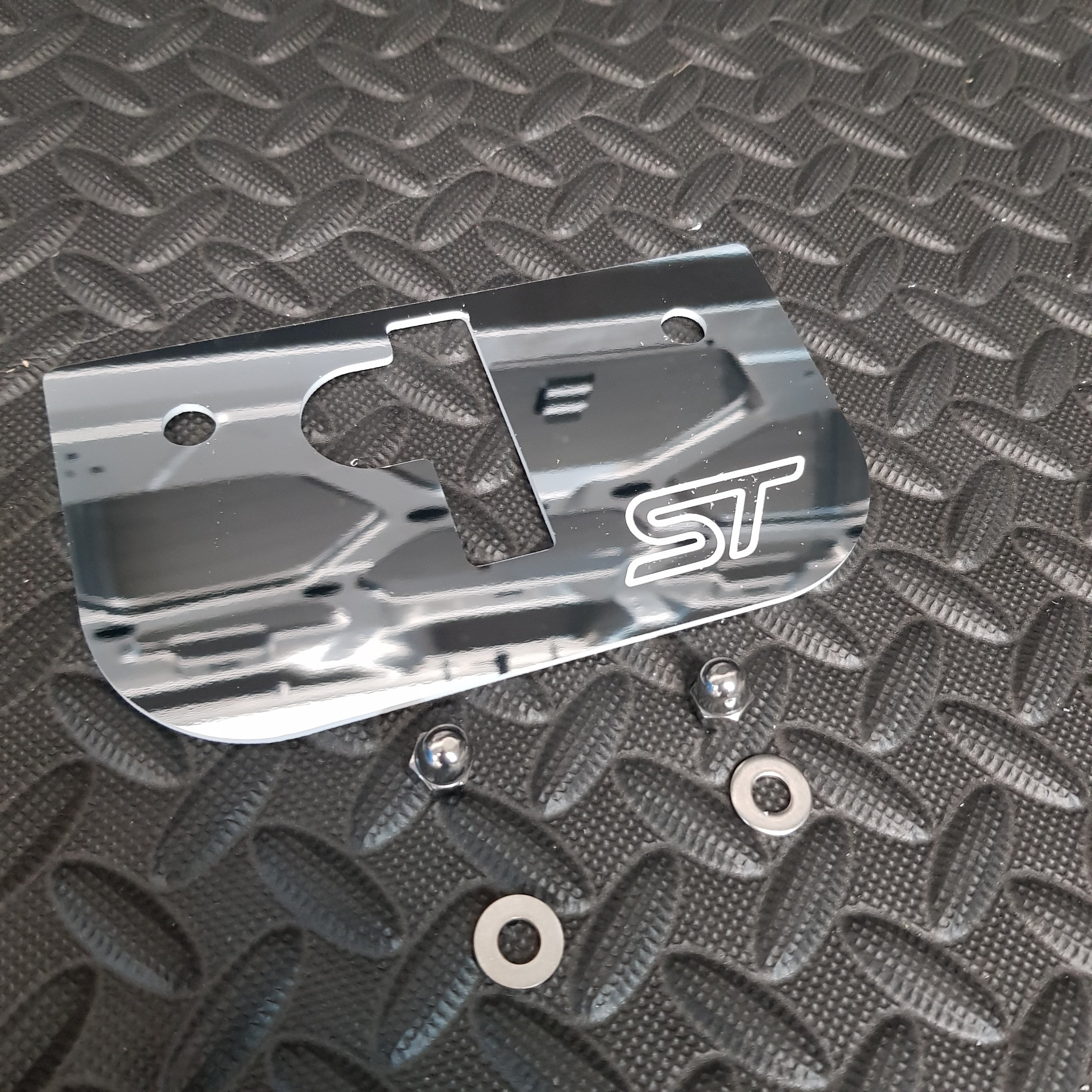 Ausverkauf - Proform gravierte obere Motorhaubenverriegelungsplatte - Mk8 Fiesta