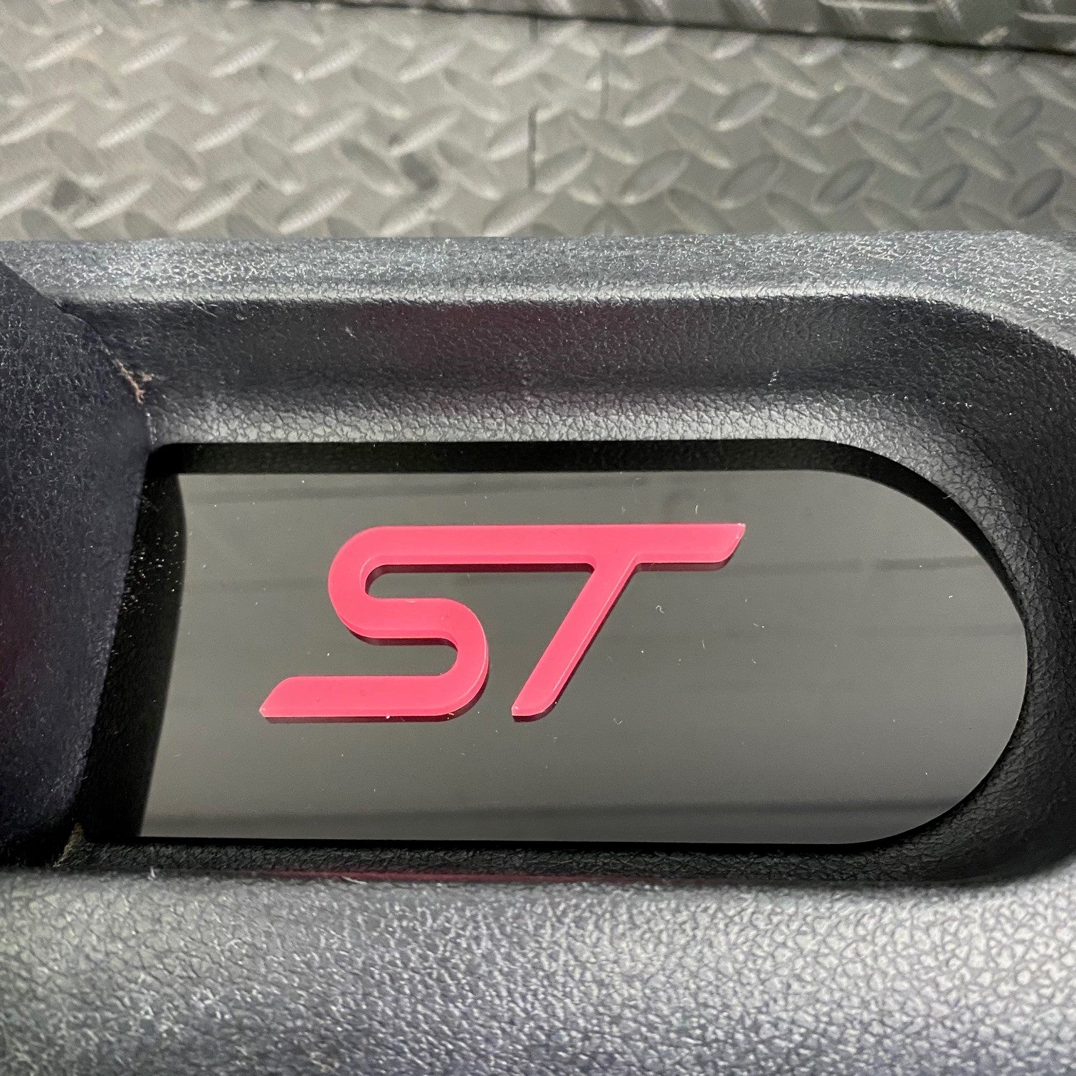 Plaque d'insertion de la console centrale de la Fiesta Mk6 (sous le frein à main)