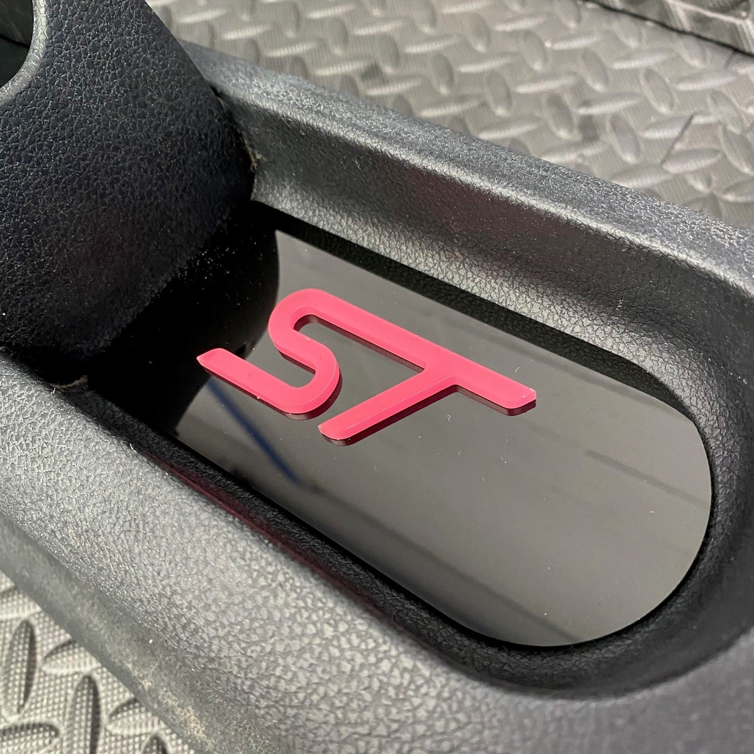 Plaque d'insertion de la console centrale de la Fiesta Mk6 (sous le frein à main)