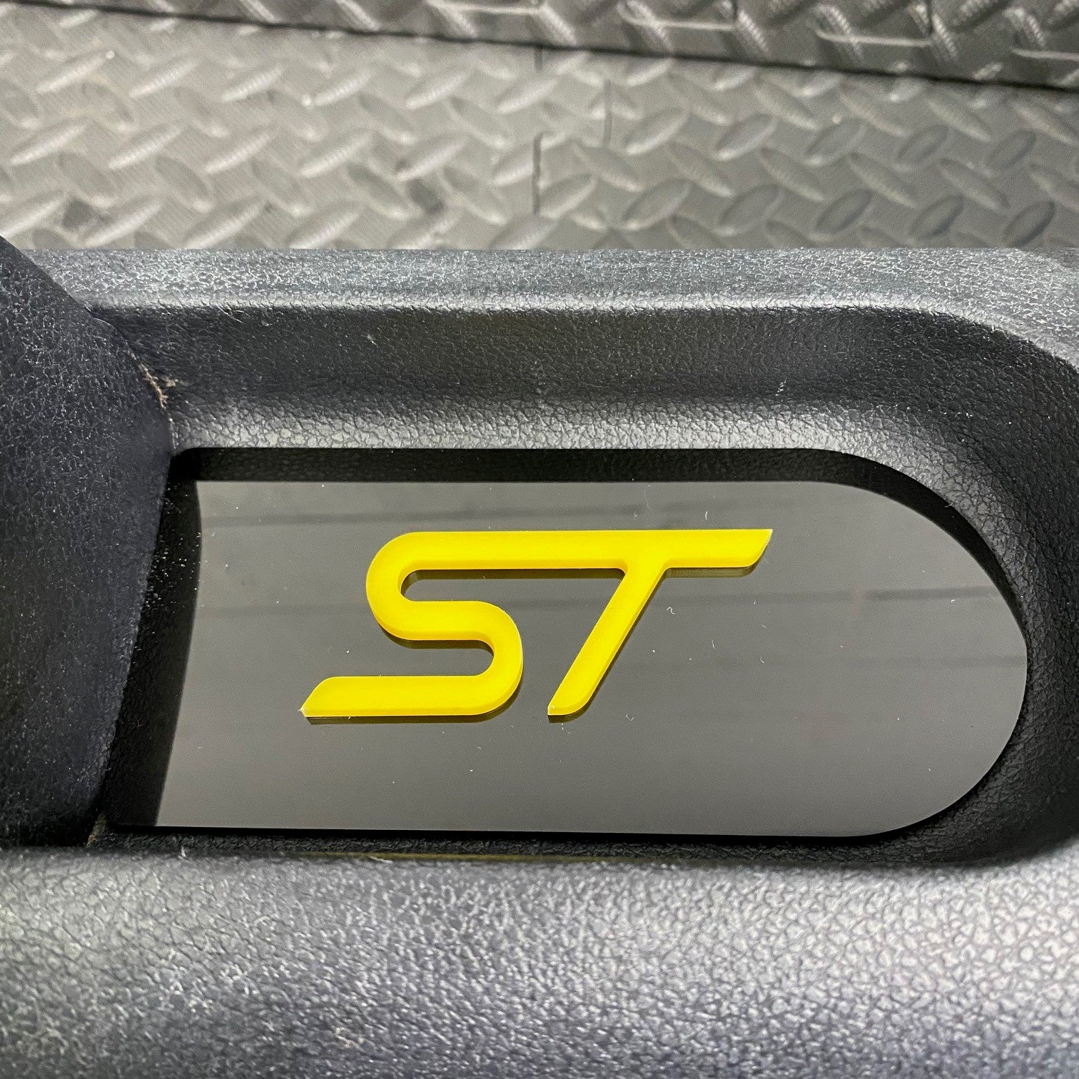 Plaque d'insertion de la console centrale de la Fiesta Mk6 (sous le frein à main)