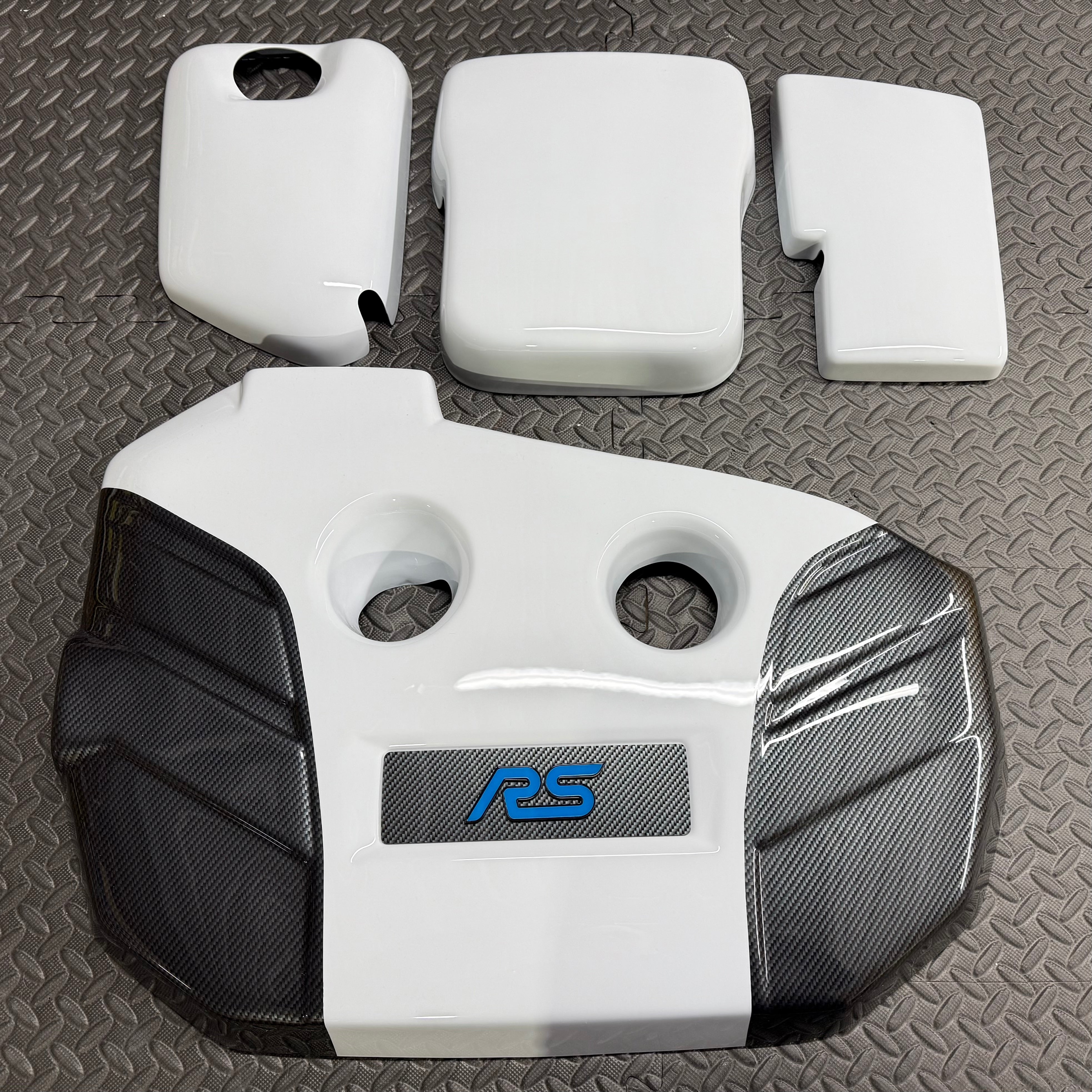 Proform Small Engine Bay Dress Up Bundle – Mk3.5 Focus RS (Lackierte Ausführungen)