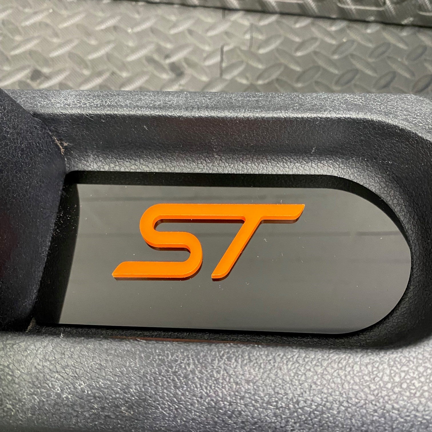 Plaque d'insertion de la console centrale de la Fiesta Mk6 (sous le frein à main)