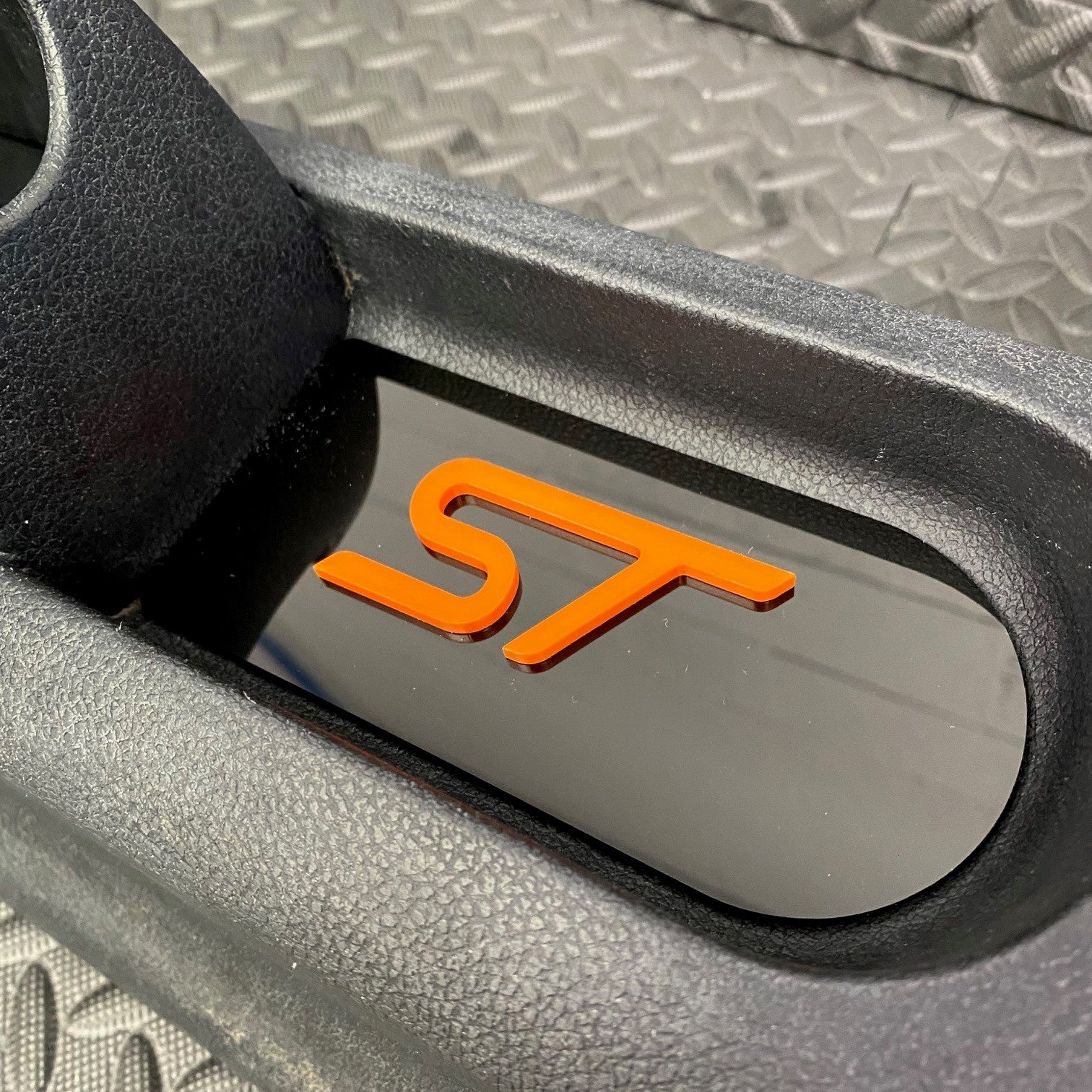 Plaque d'insertion de la console centrale de la Fiesta Mk6 (sous le frein à main)