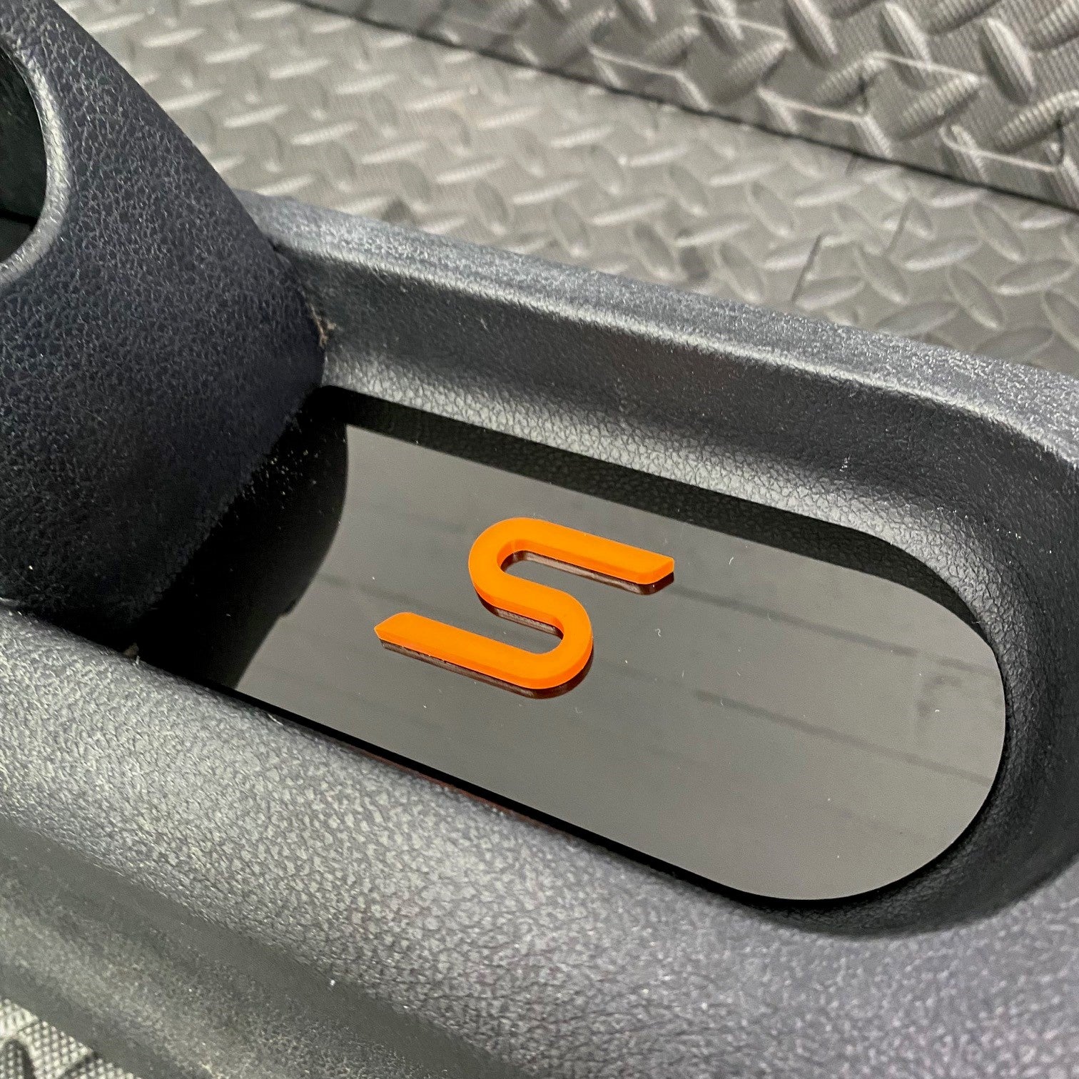 Plaque d'insertion de la console centrale de la Fiesta Mk6 (sous le frein à main)