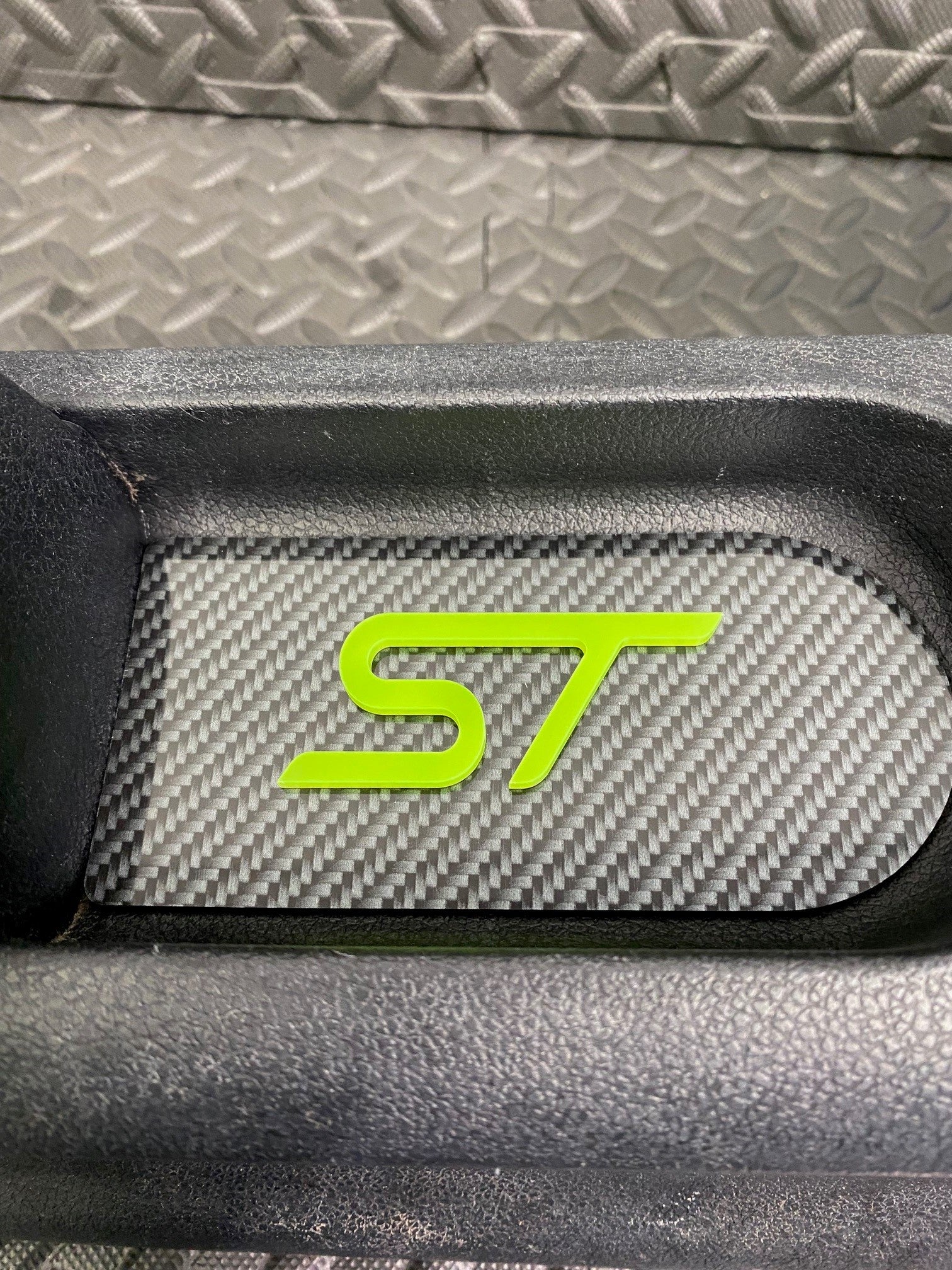 Plaque d'insertion de la console centrale de la Fiesta Mk6 (sous le frein à main)