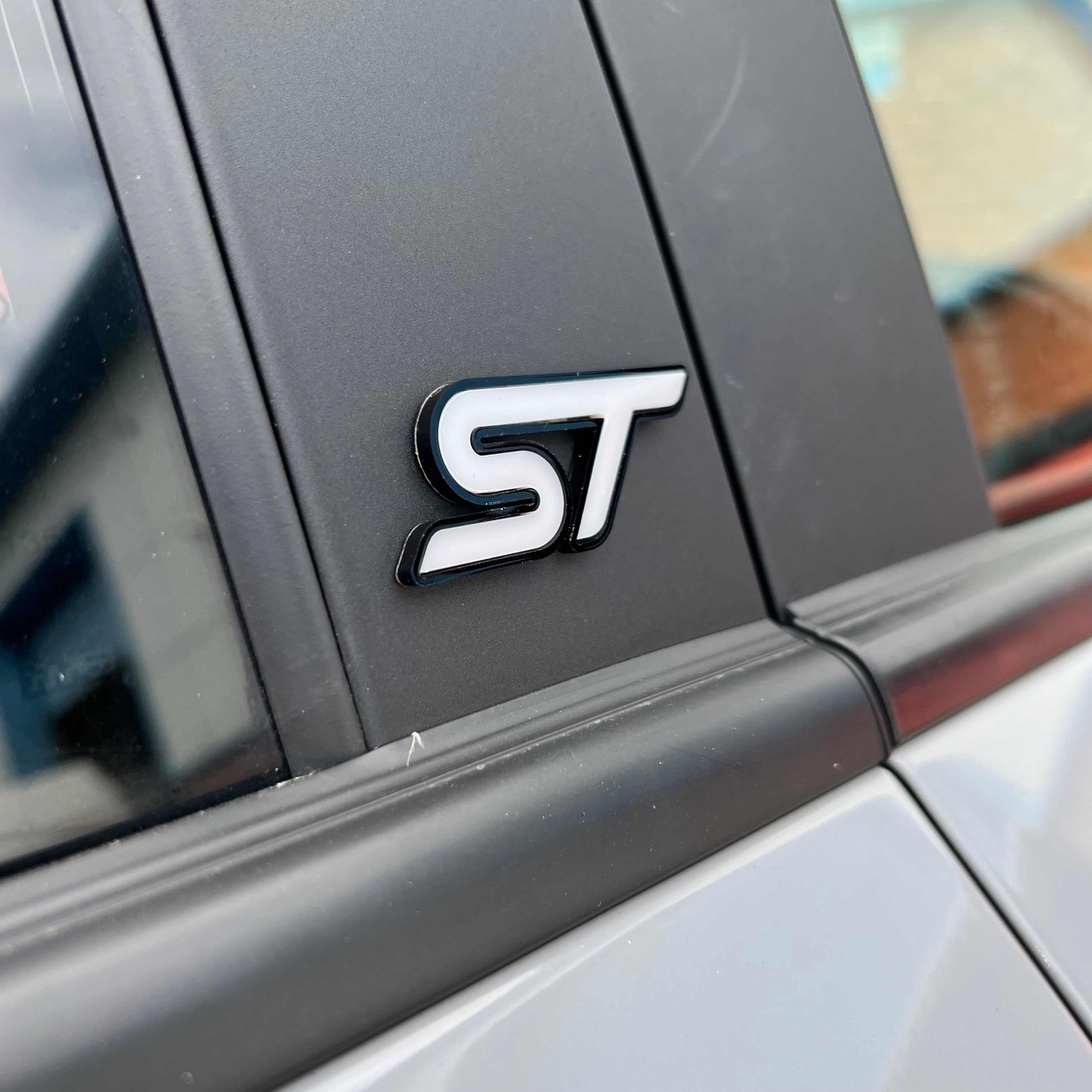 B Pillar ST Badge Plate Set