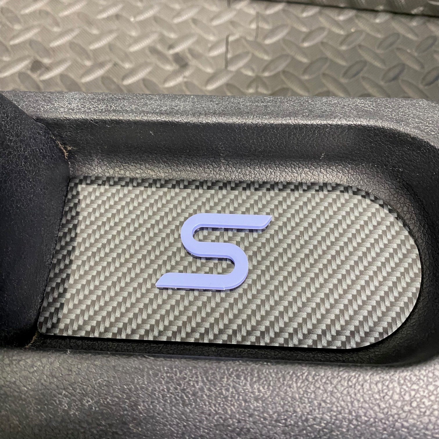 Plaque d'insertion de la console centrale de la Fiesta Mk6 (sous le frein à main)