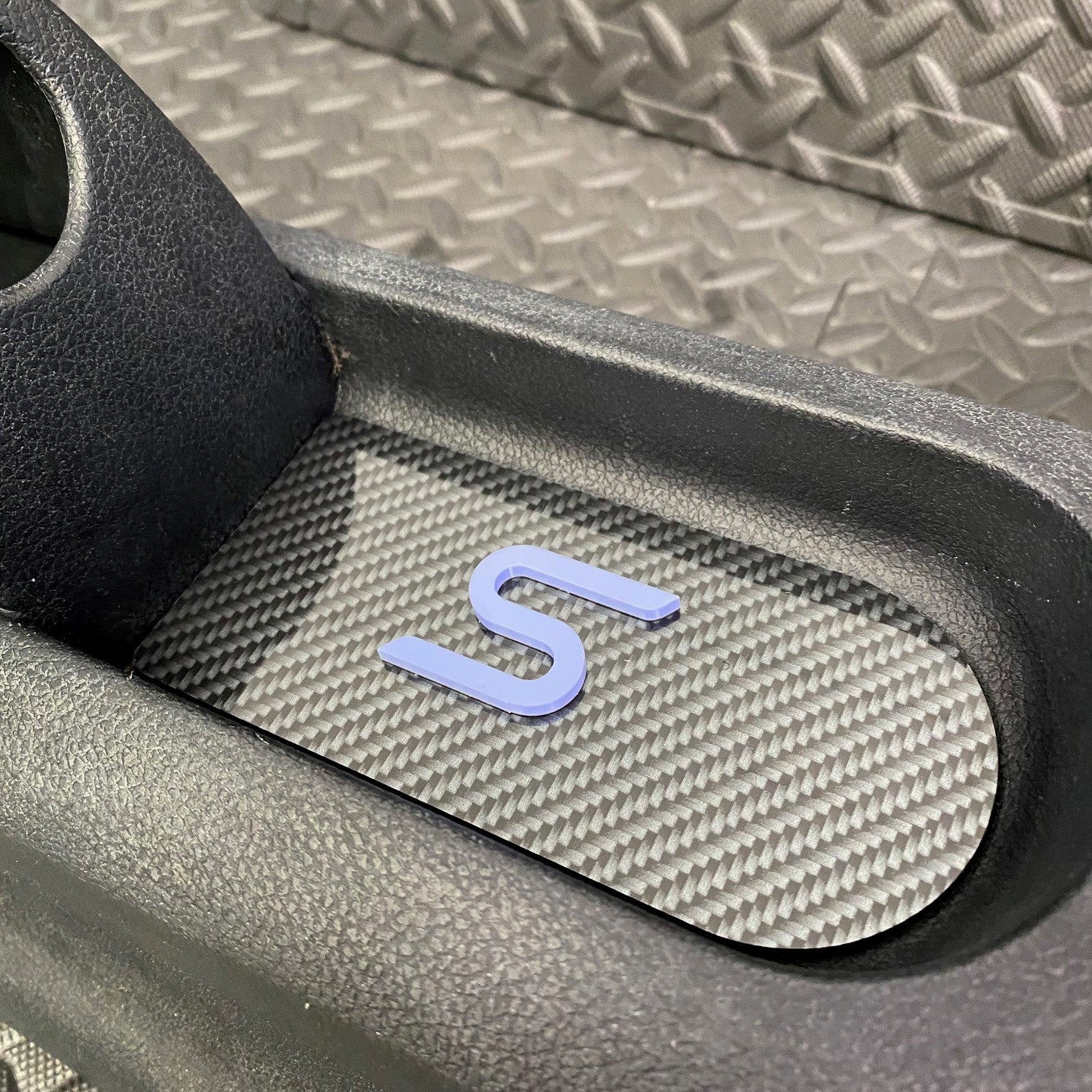 Plaque d'insertion de la console centrale de la Fiesta Mk6 (sous le frein à main)