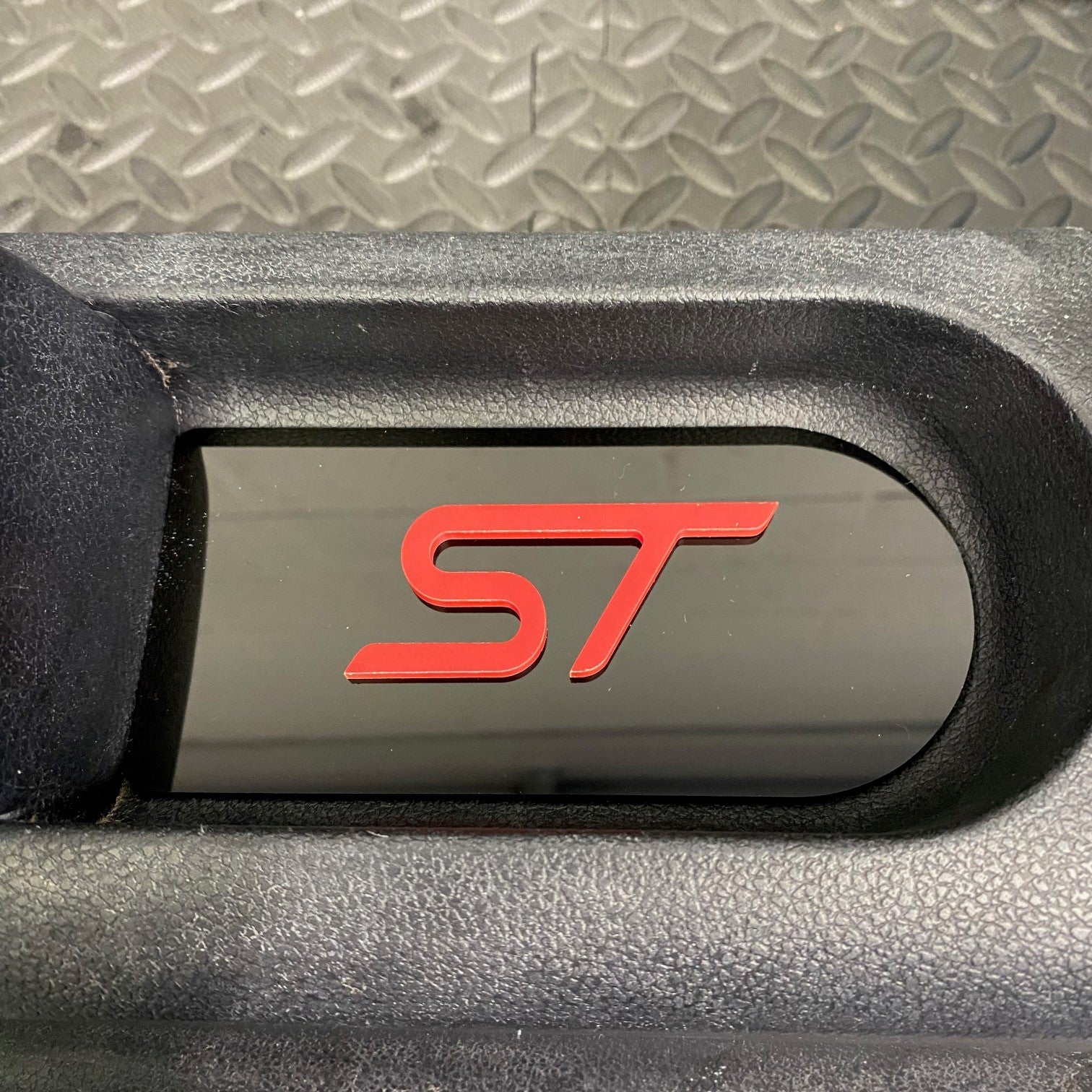 Plaque d'insertion de la console centrale de la Fiesta Mk6 (sous le frein à main)