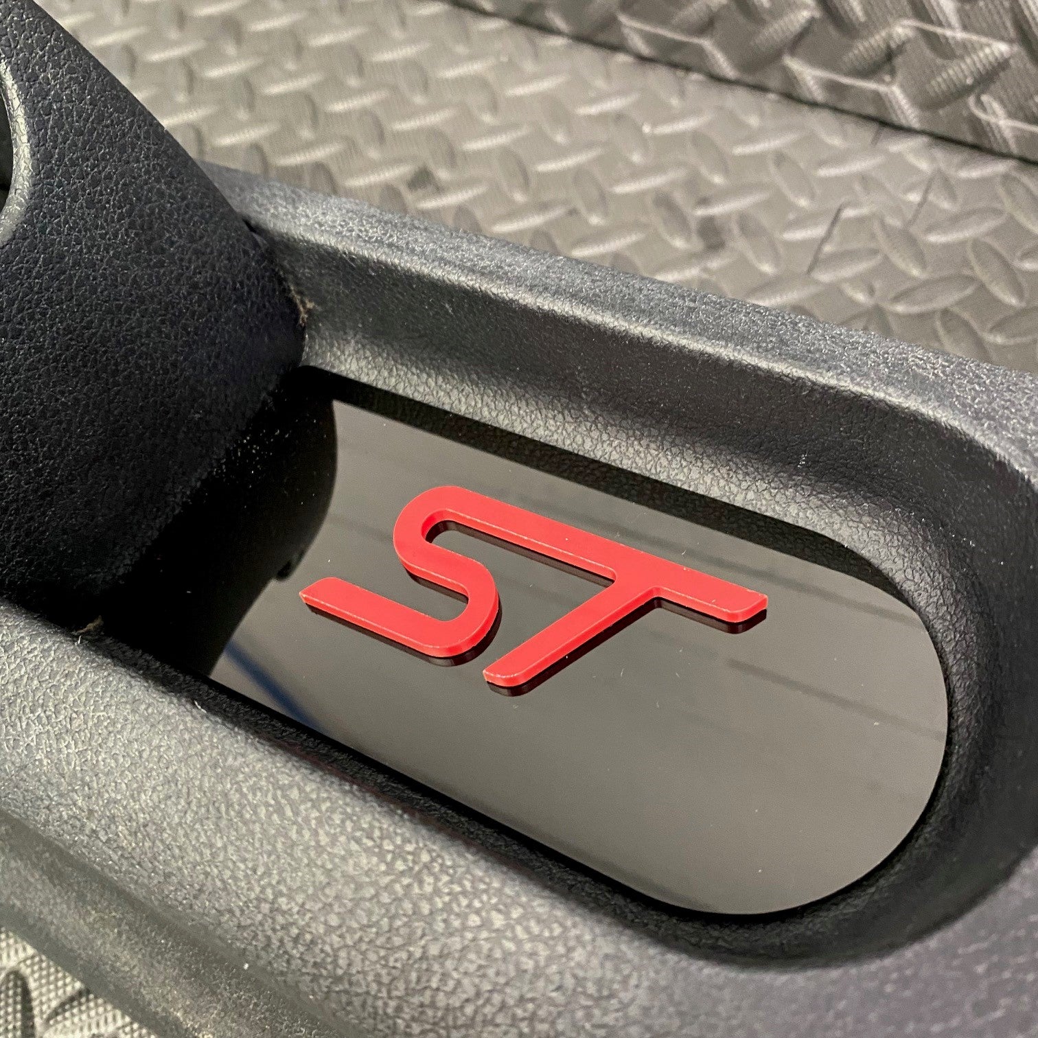 Plaque d'insertion de la console centrale de la Fiesta Mk6 (sous le frein à main)