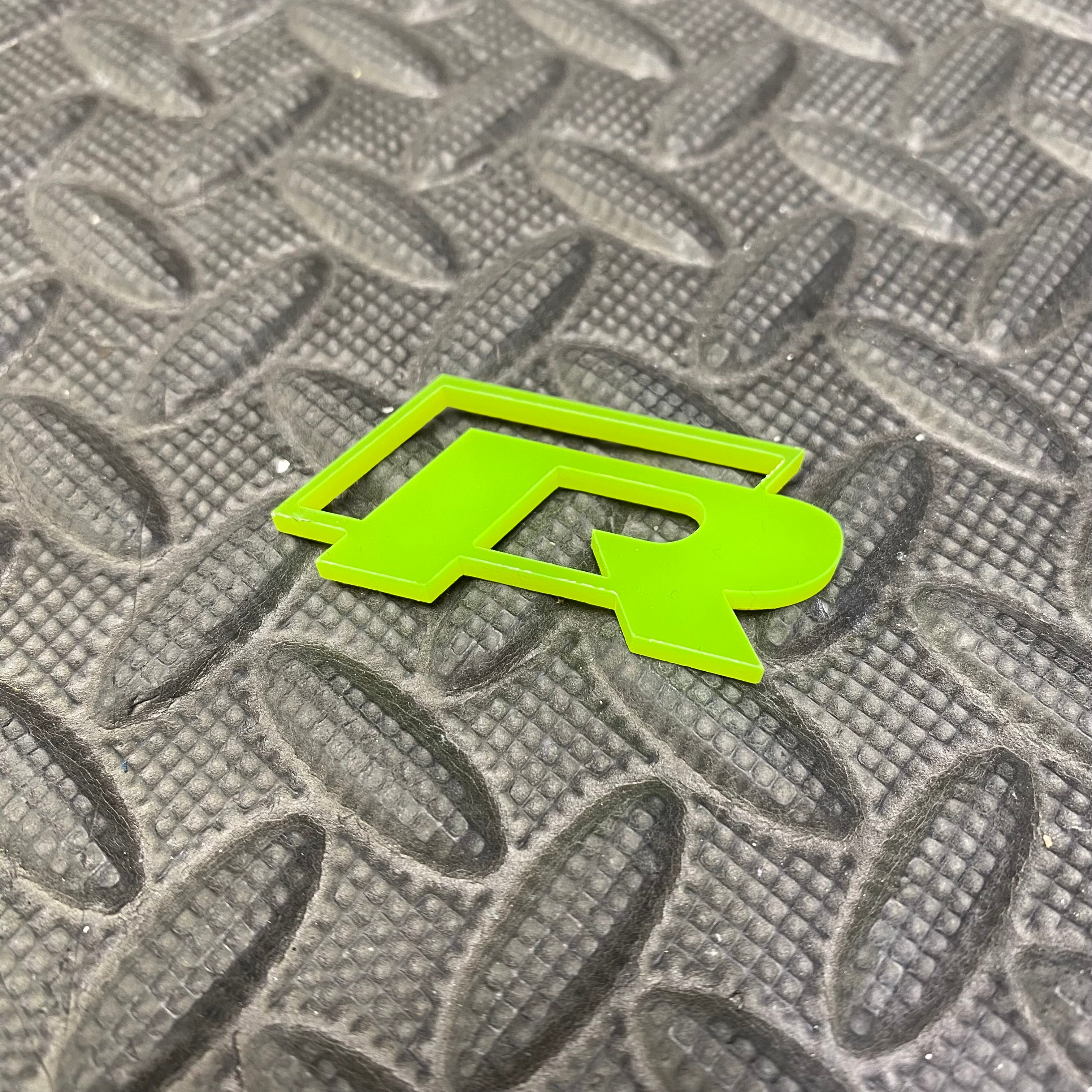 Acryl-Abzeichen mit R-Logo