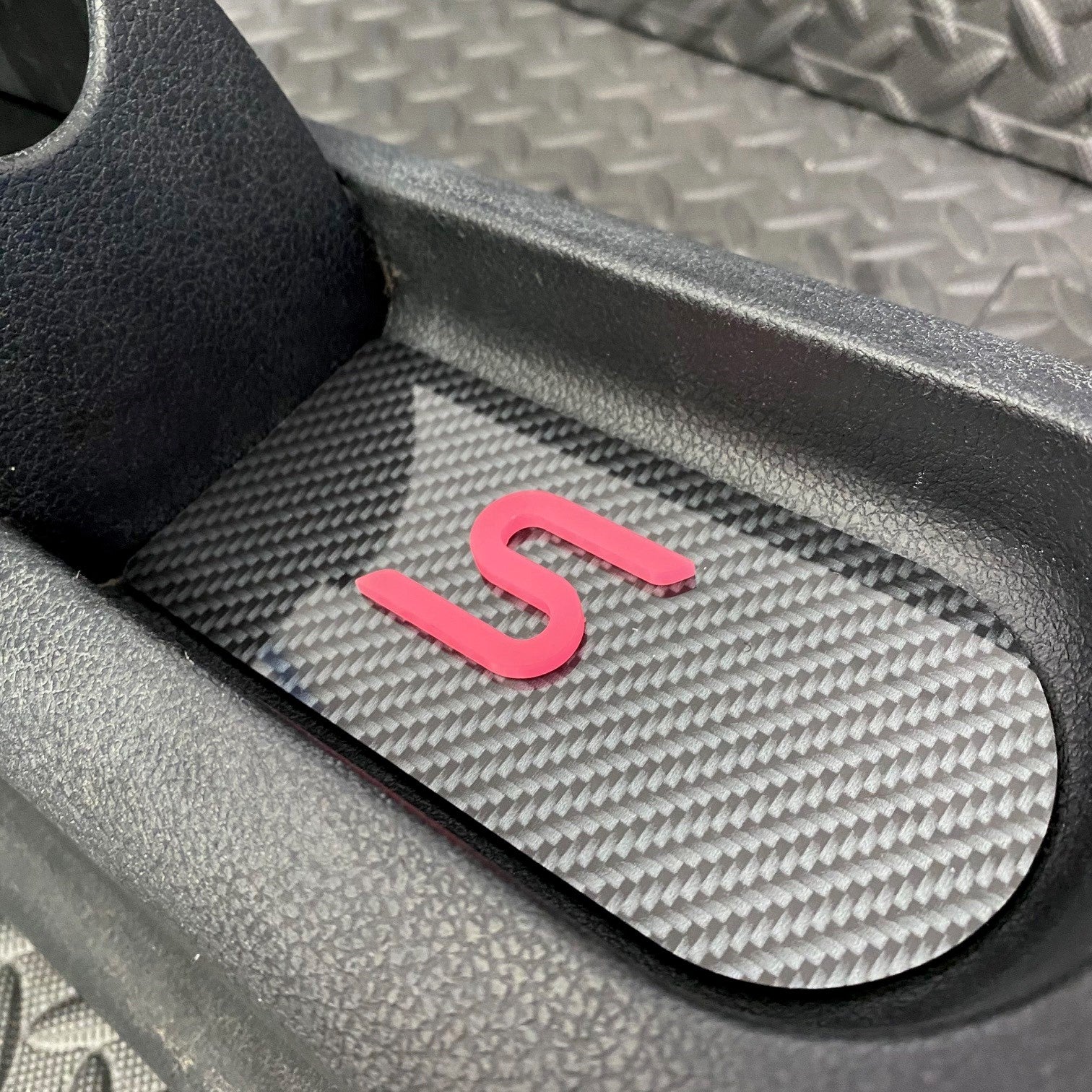 Plaque d'insertion de la console centrale de la Fiesta Mk6 (sous le frein à main)