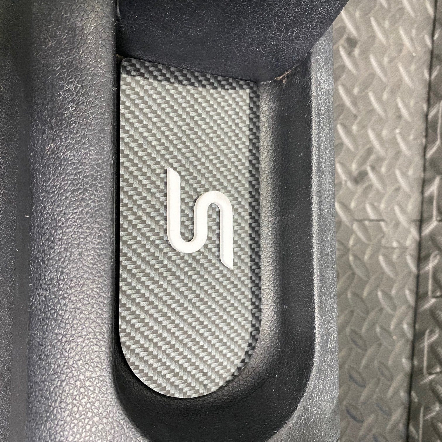 Plaque d'insertion de la console centrale de la Fiesta Mk6 (sous le frein à main)