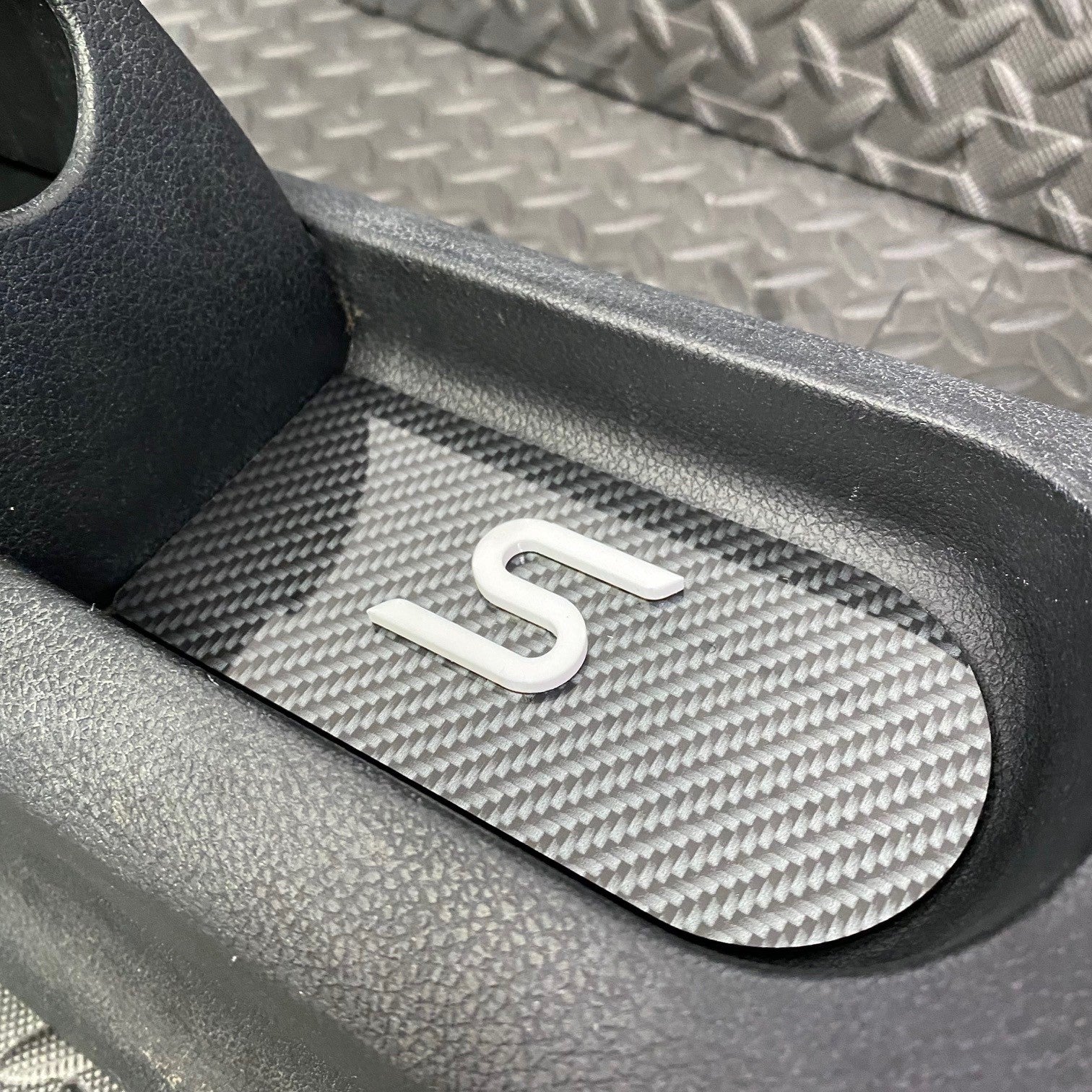 Plaque d'insertion de la console centrale de la Fiesta Mk6 (sous le frein à main)