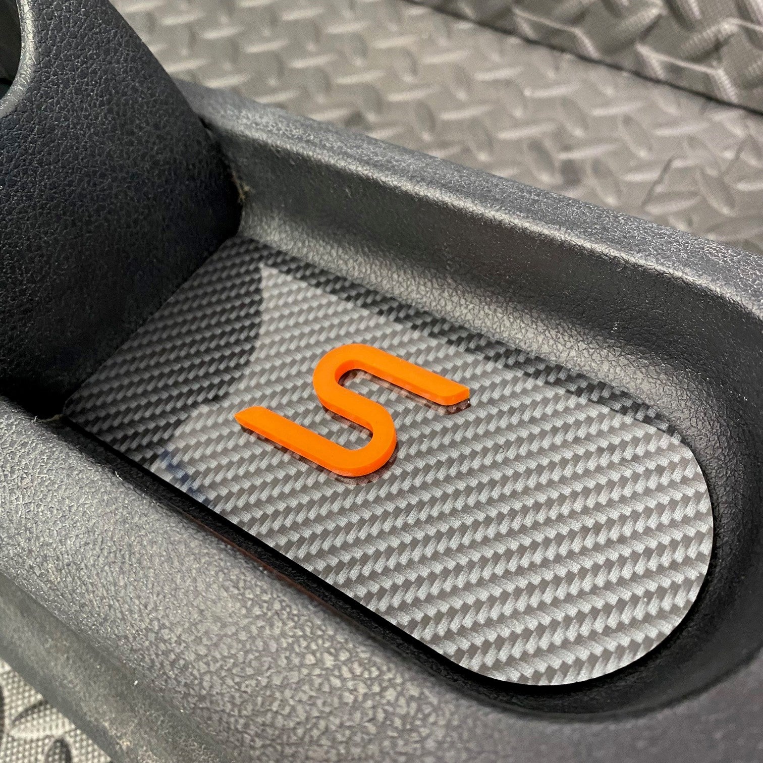 Plaque d'insertion de la console centrale de la Fiesta Mk6 (sous le frein à main)