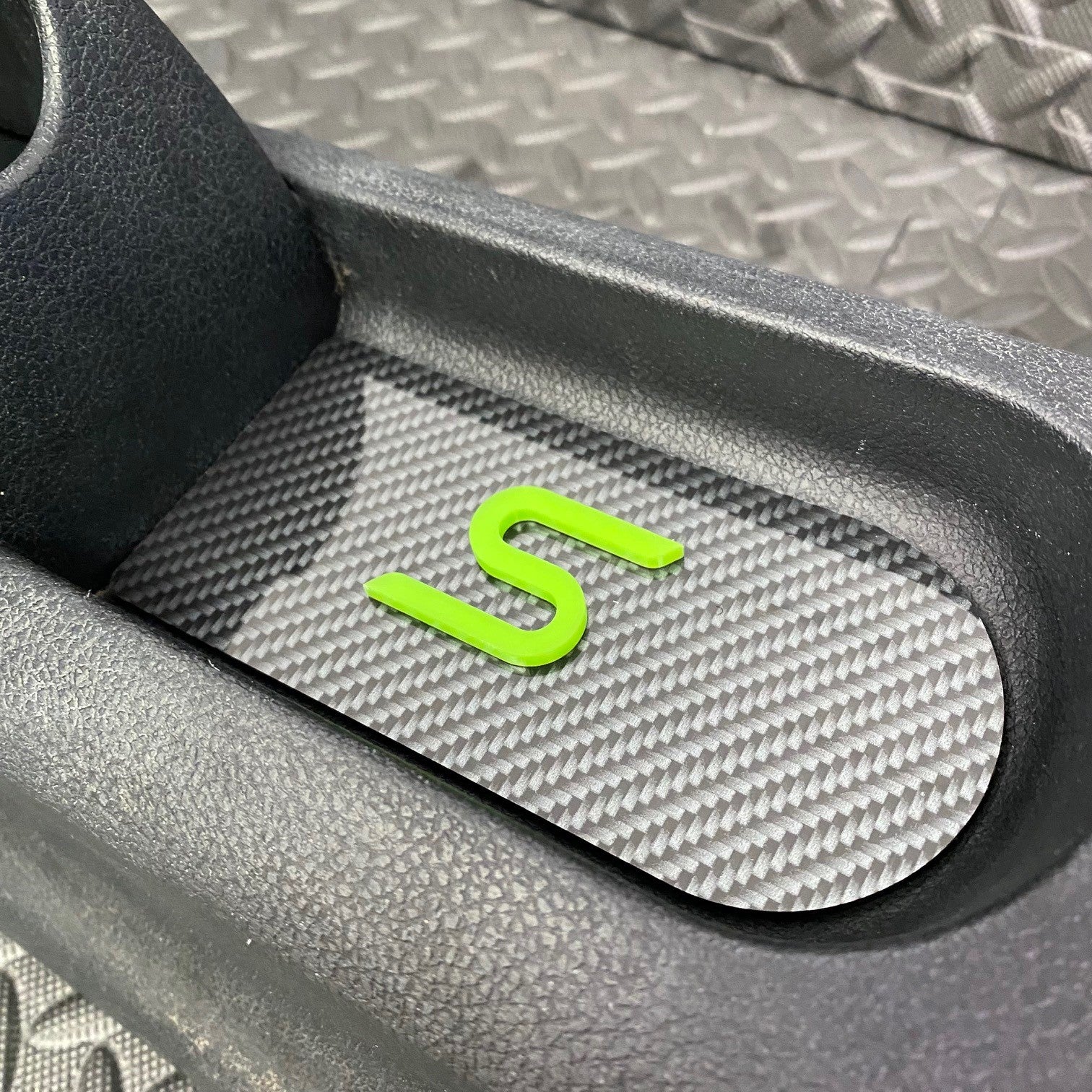 Plaque d'insertion de la console centrale de la Fiesta Mk6 (sous le frein à main)