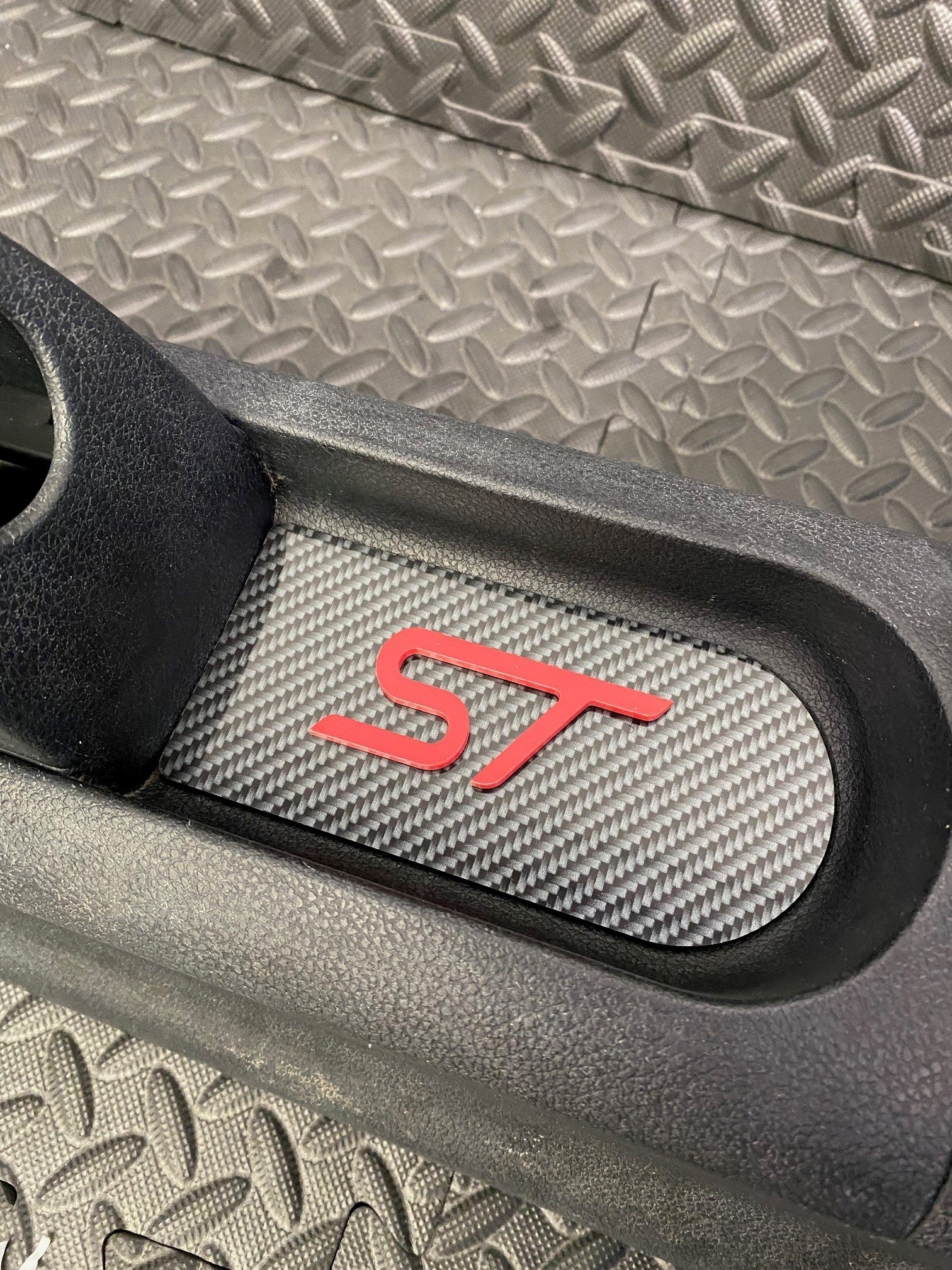 Plaque d'insertion de la console centrale de la Fiesta Mk6 (sous le frein à main)