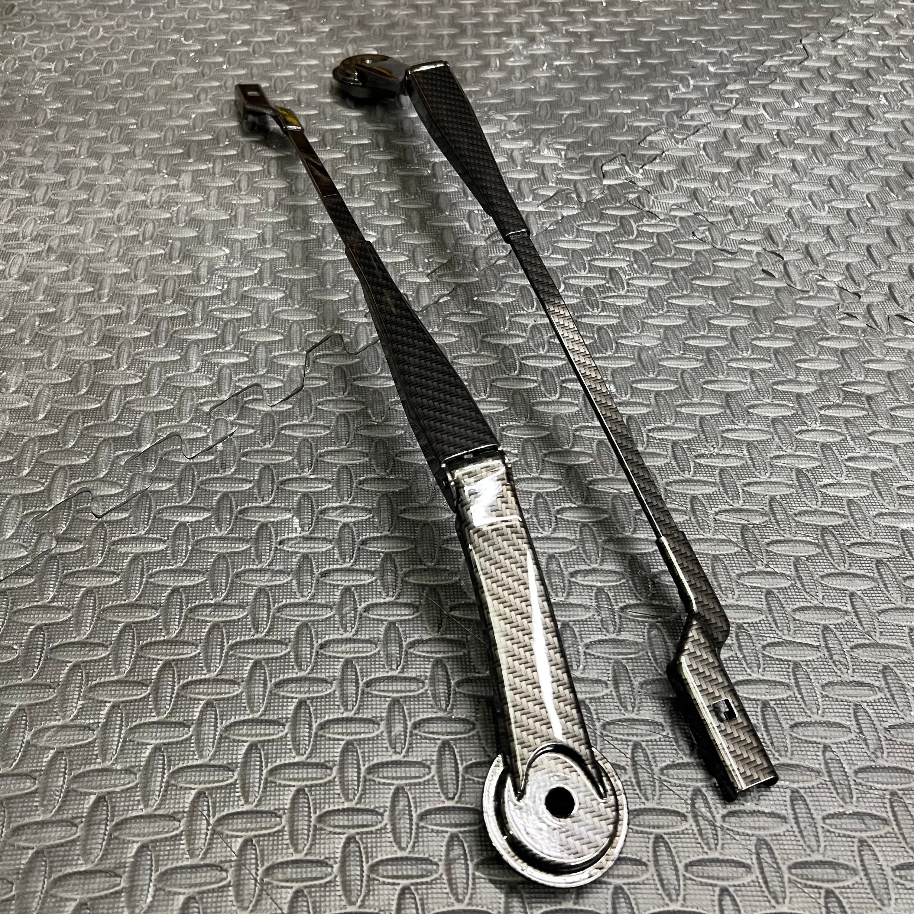 Bras d'essuie-glace avant d'origine Ford (conduite à droite) - Focus Mk2/2.5/3/3.5/4/4.5 (finitions peintes/hydrodipées)