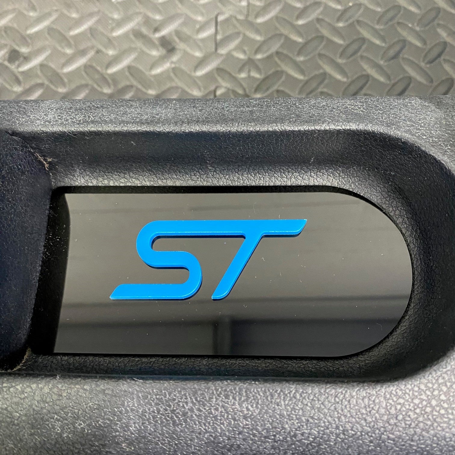 Plaque d'insertion de la console centrale de la Fiesta Mk6 (sous le frein à main)