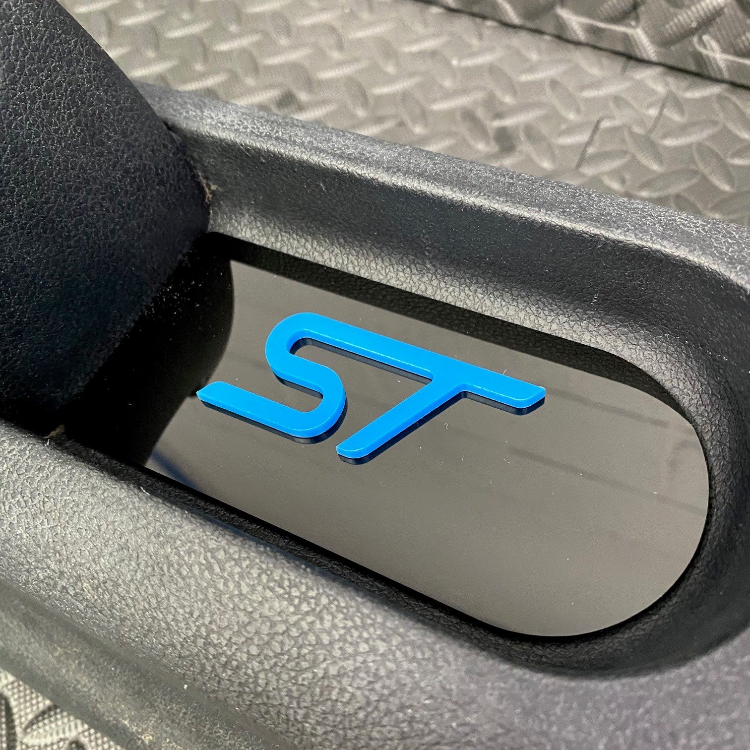 Plaque d'insertion de la console centrale de la Fiesta Mk6 (sous le frein à main)