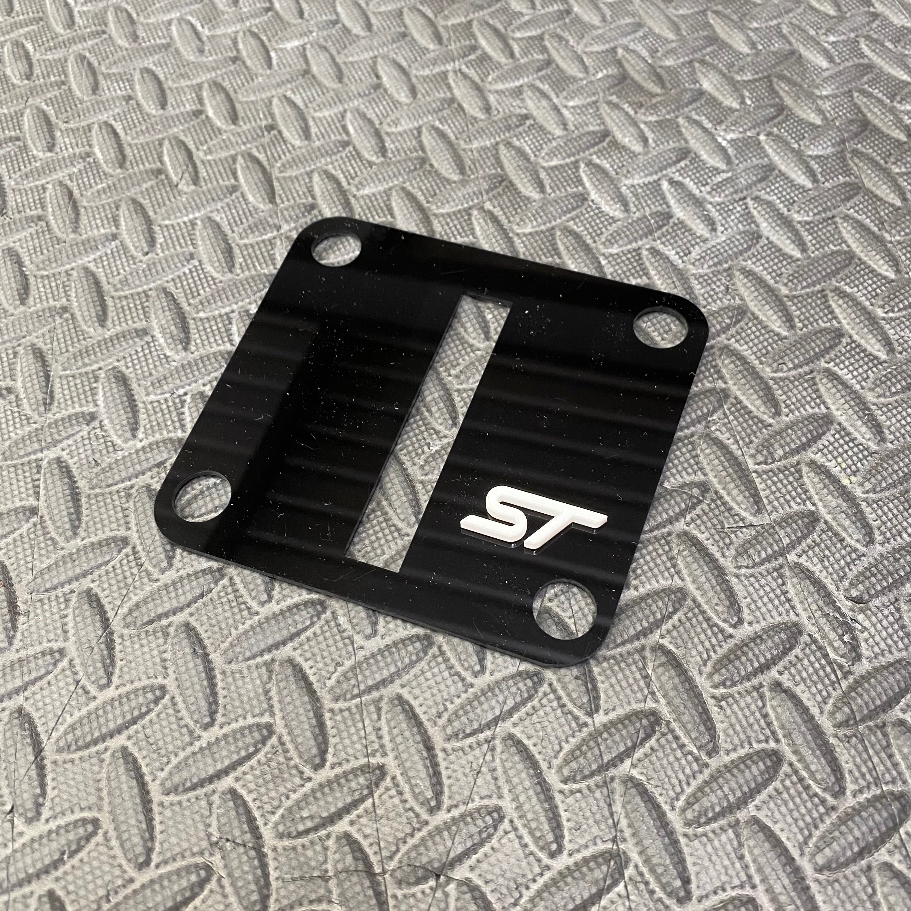 Plaque de retenue de capot supérieur Proform - Fiesta Mk6