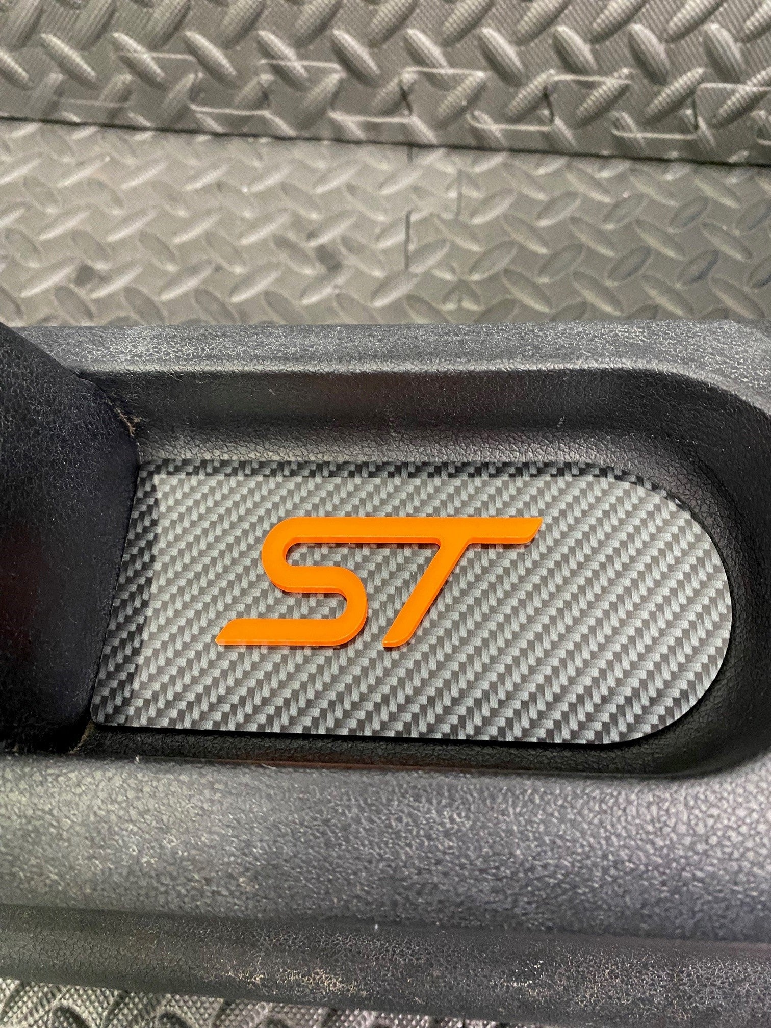 Plaque d'insertion de la console centrale de la Fiesta Mk6 (sous le frein à main)