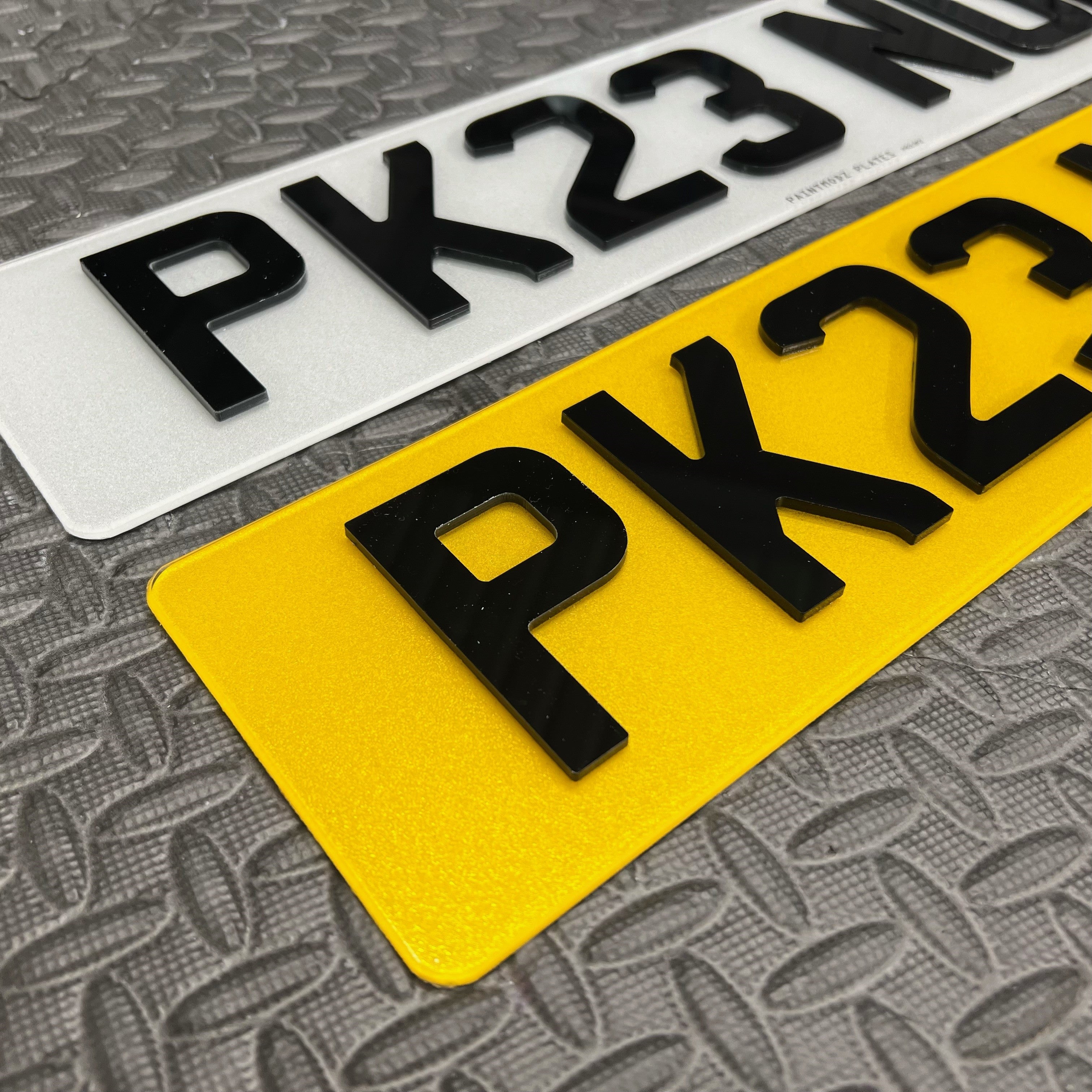 Plaques d'immatriculation acryliques 4D - Homologuées pour la route