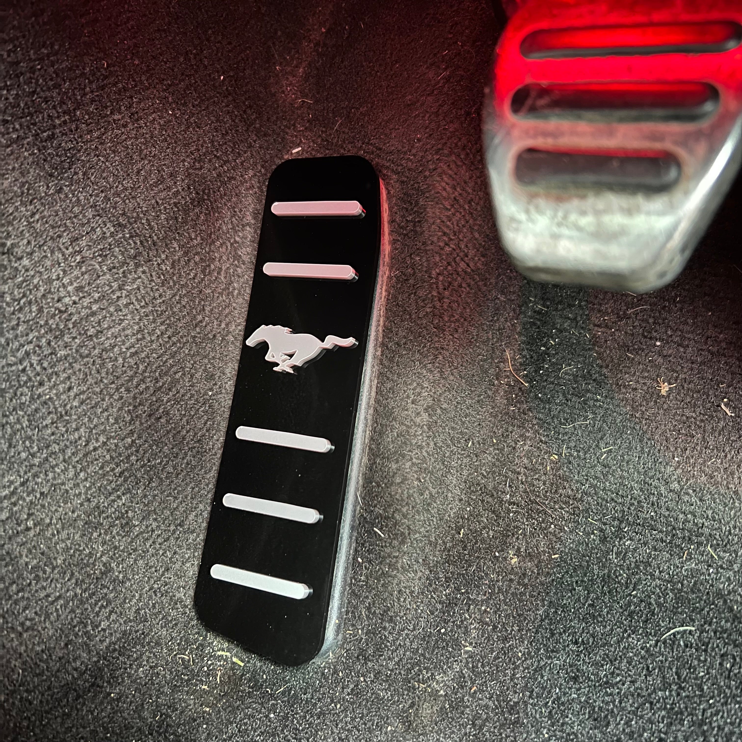 Mustang (6. Generation) Totpedal/Fußrastenplatte (4D-Acryl)