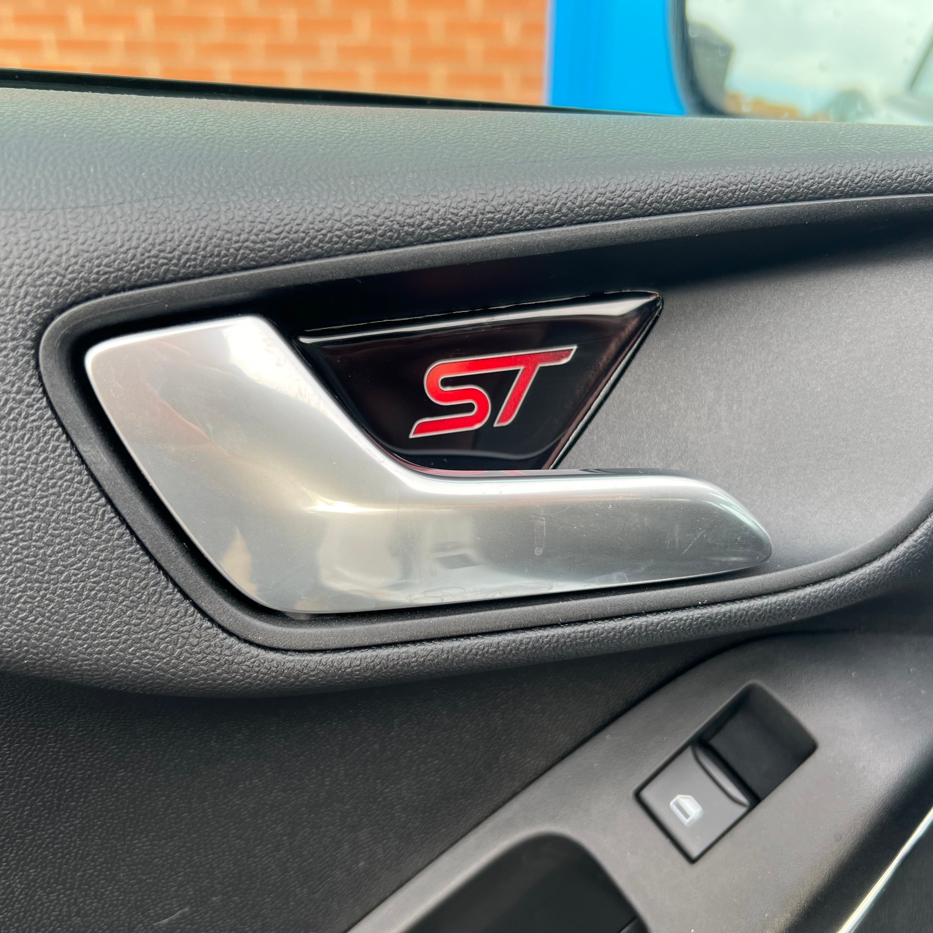 Mk8/8.5 Fiesta & Mk2/2.5 Puma Door Pull Gel Badges