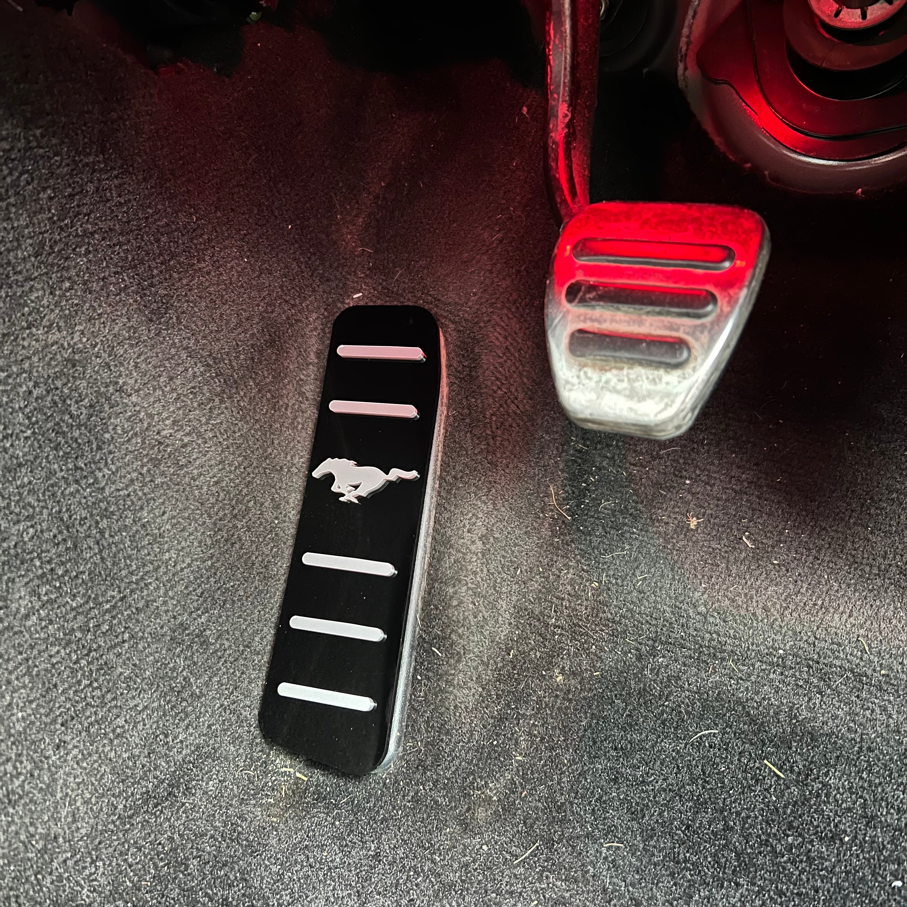 Mustang (6. Generation) Totpedal/Fußrastenplatte (4D-Acryl)