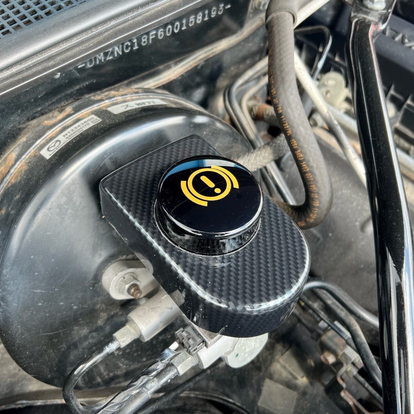 Proform-Bremsbehälterdeckel – Mazda MX5/Miata Mk3/3.5/NC (Kunststoffoberflächen)