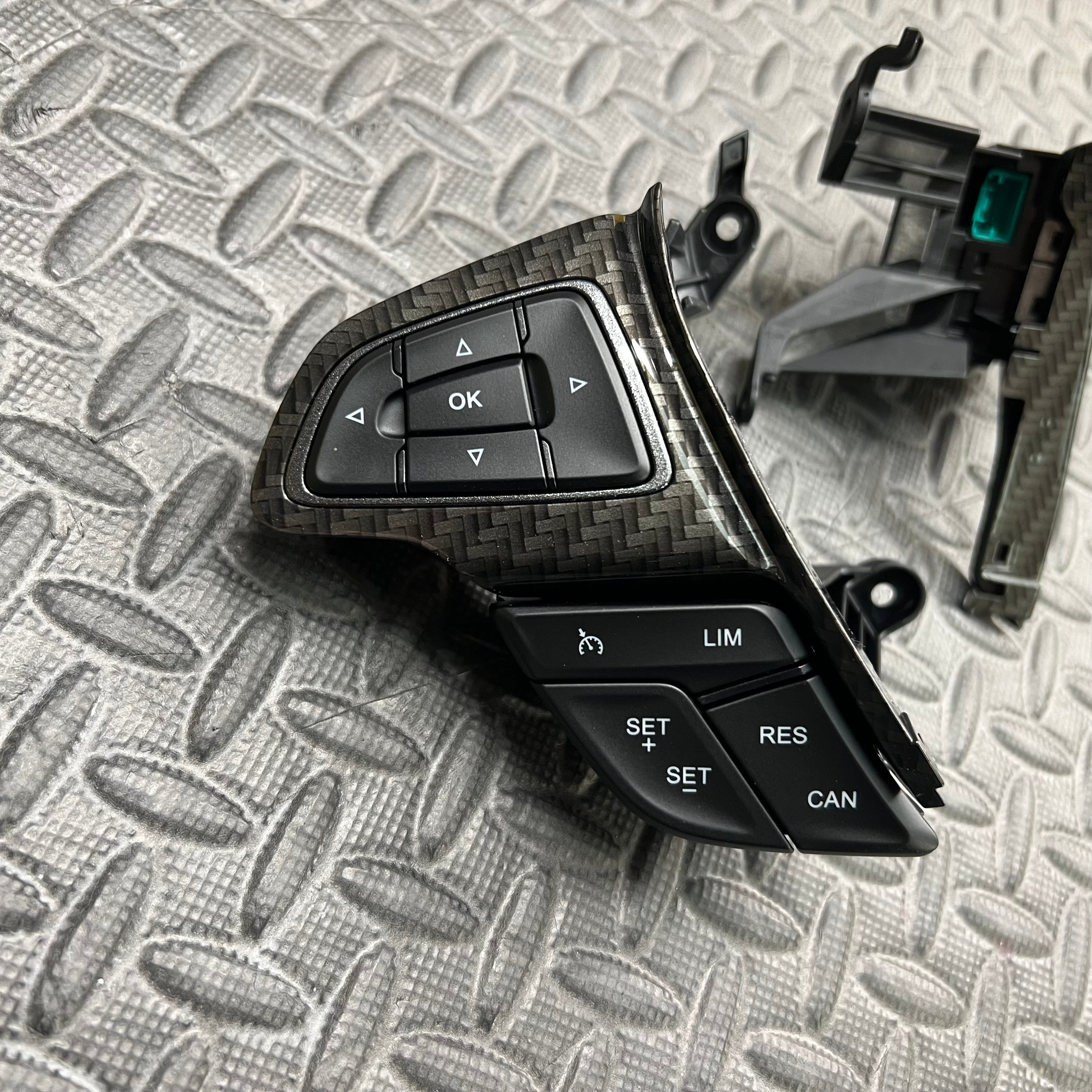 Boutons de volant Ford d'origine - Focus ST/RS MK3.5 (finitions peintes/hydrodipées)