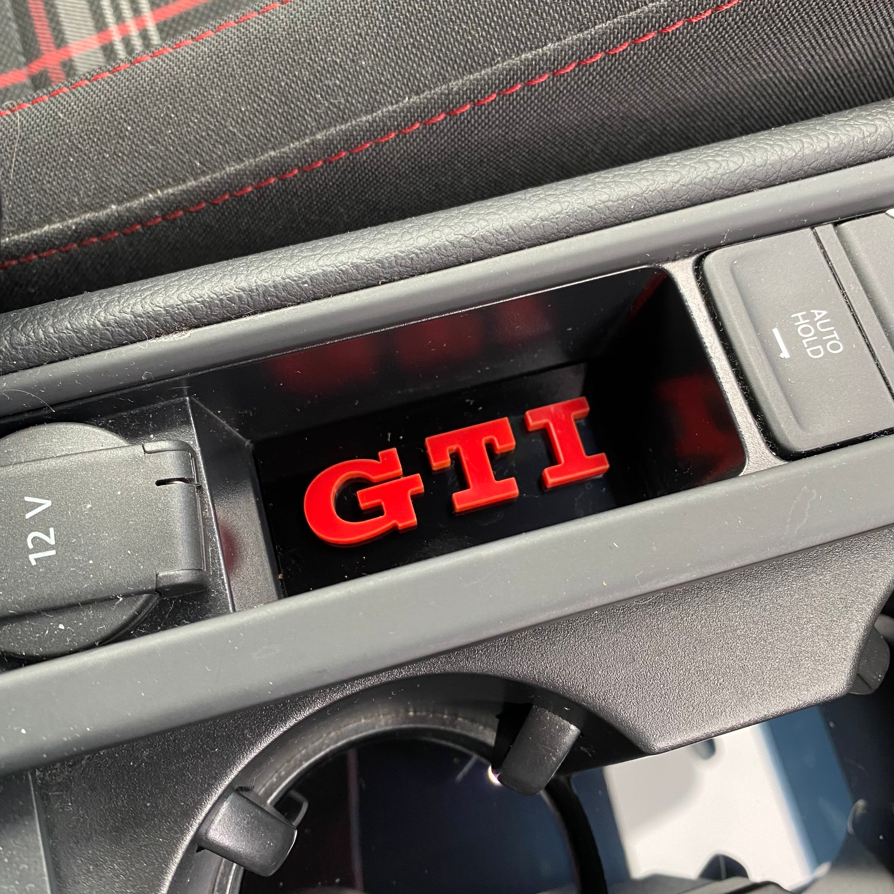 Einsatzplatte für die Mittelkonsole des Golf Mk7/7.5