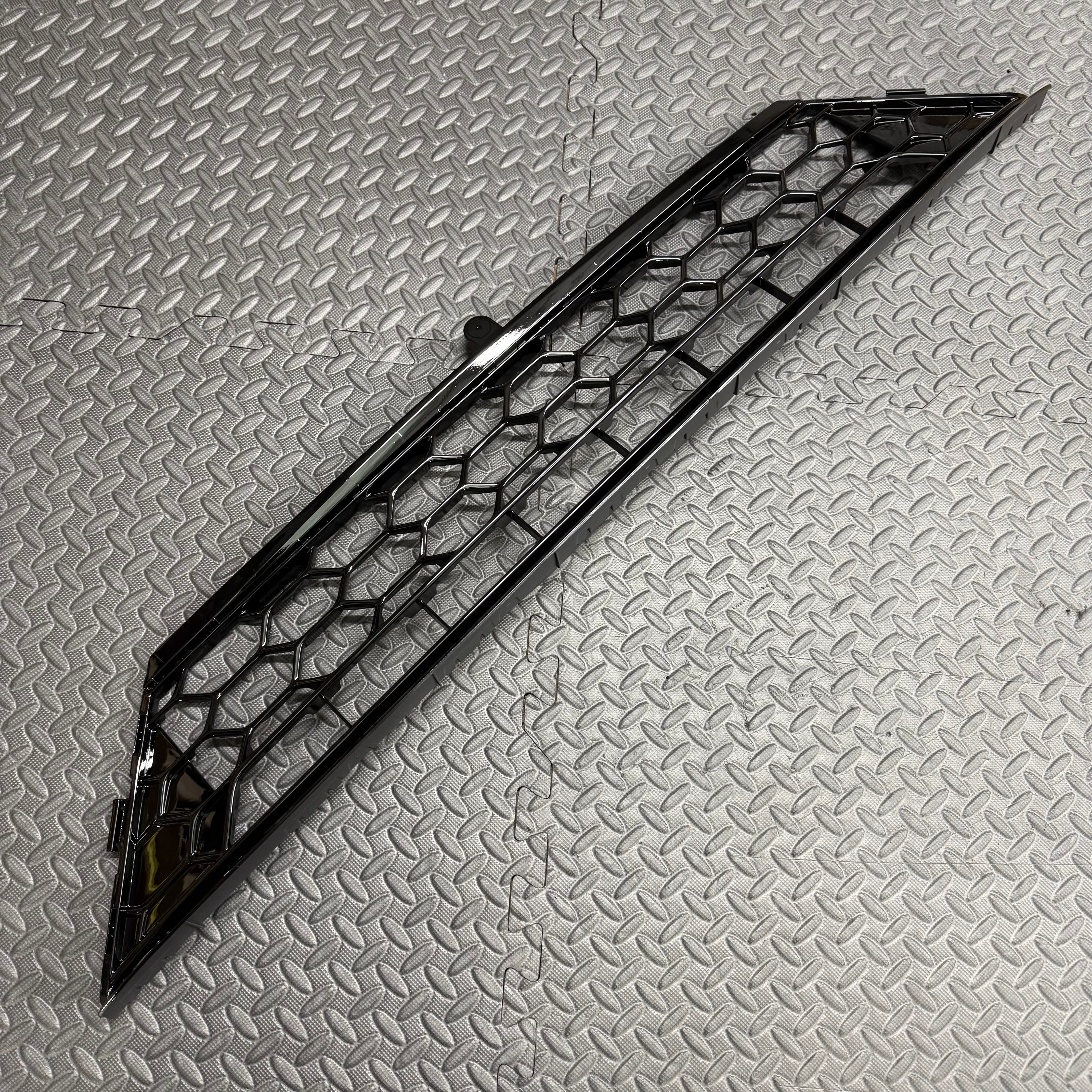 Calandre inférieure avant – Ford Fiesta ST MK8/8.5 d'origine (peinte)