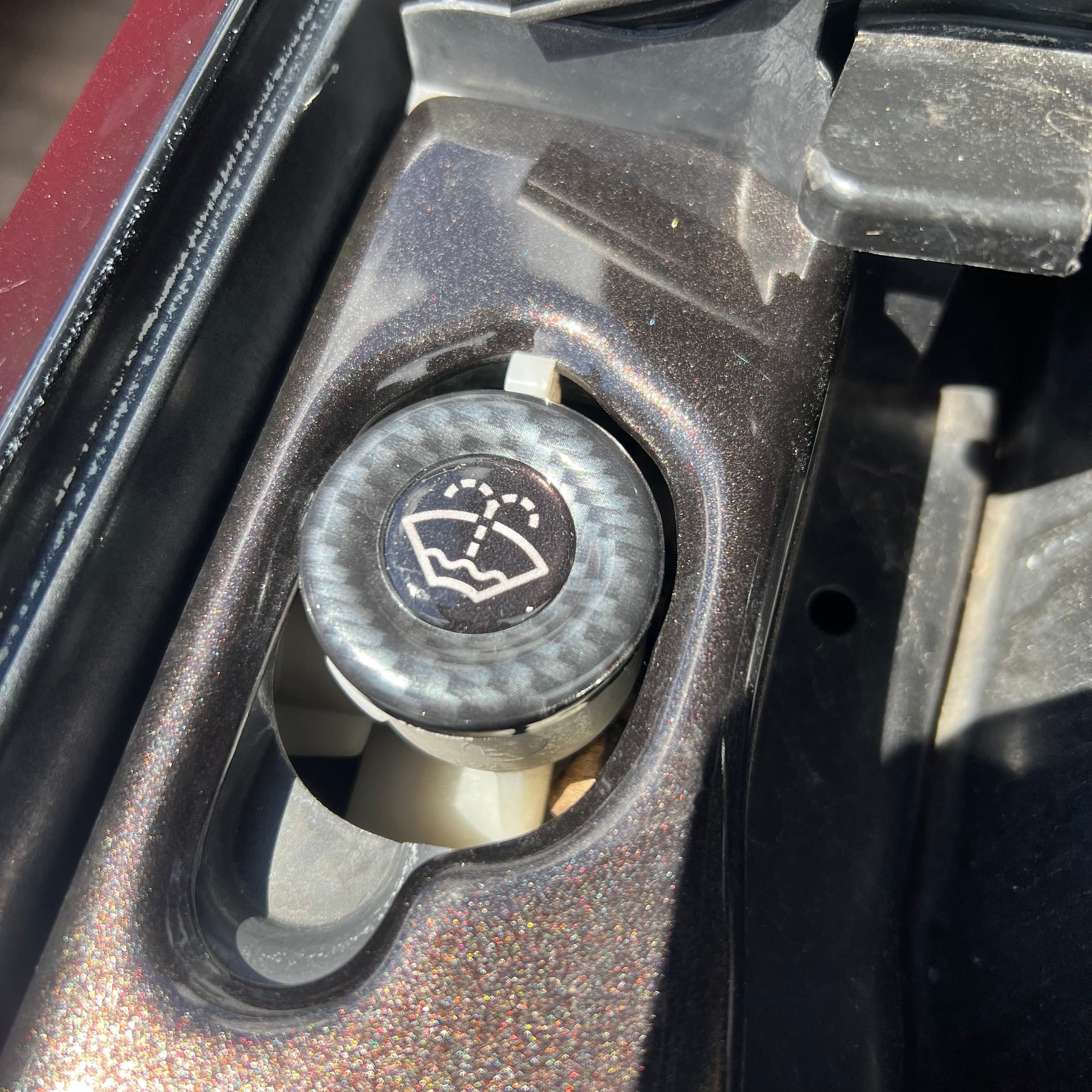 Proform Washer Bottle Bung Mk2/2.5 Focus - Deluxe Carbon Fibre Effect Plastic With
Silver Screenwash Logo Gell Badge