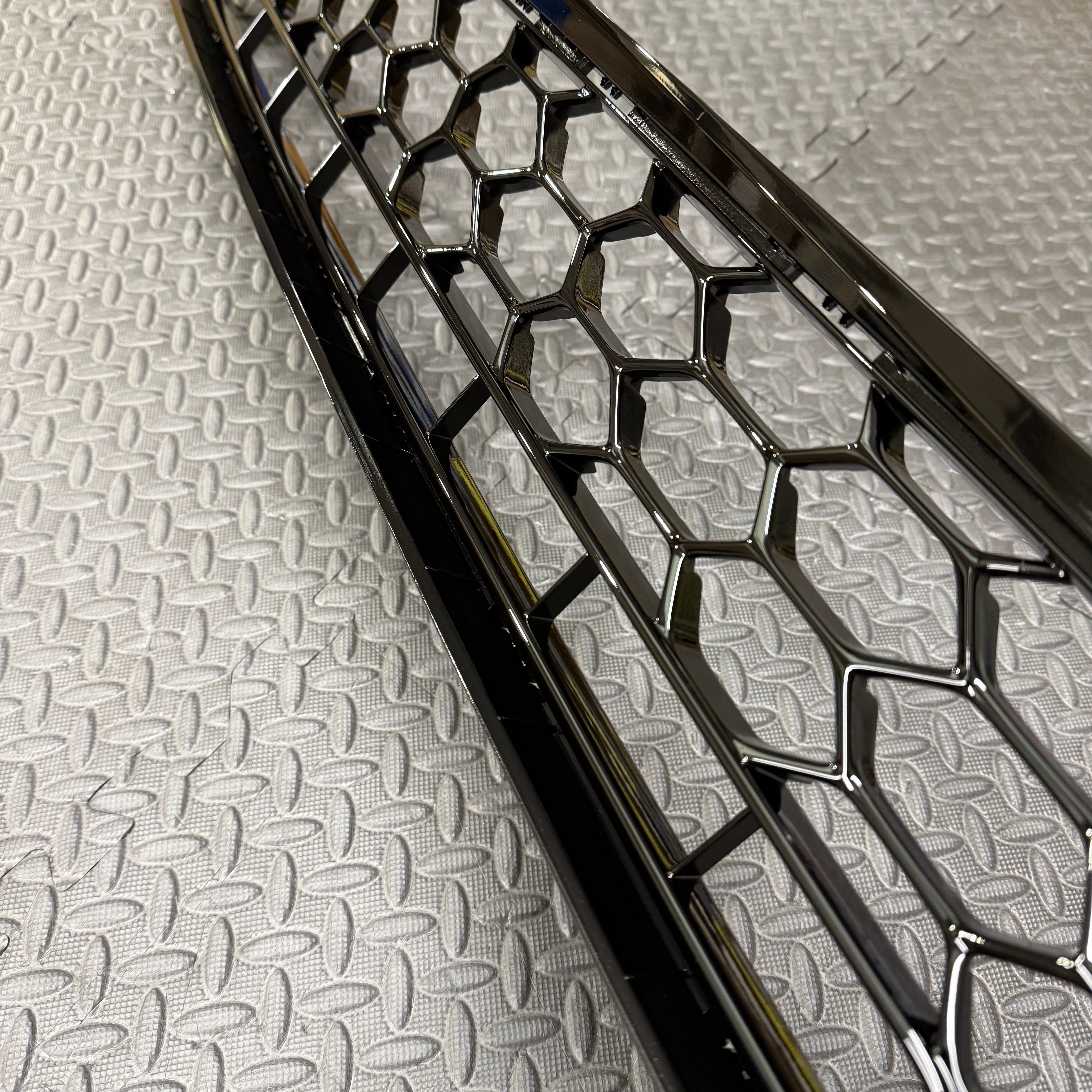 Calandre inférieure avant – Ford Fiesta ST MK8/8.5 d'origine (peinte)