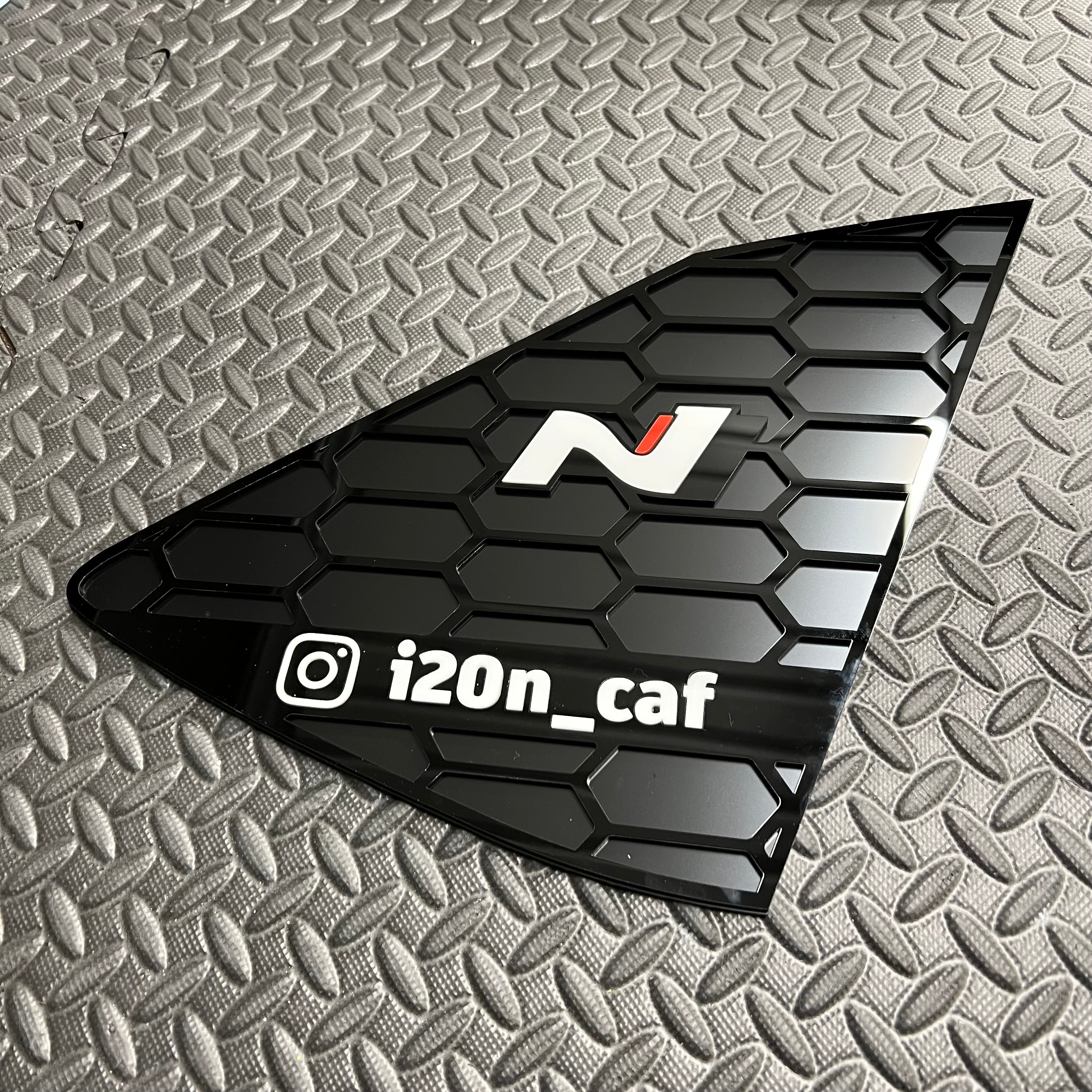Inserts de vitres arrière Hyundai i20 (paire) - Étiquette personnalisée pour réseaux sociaux