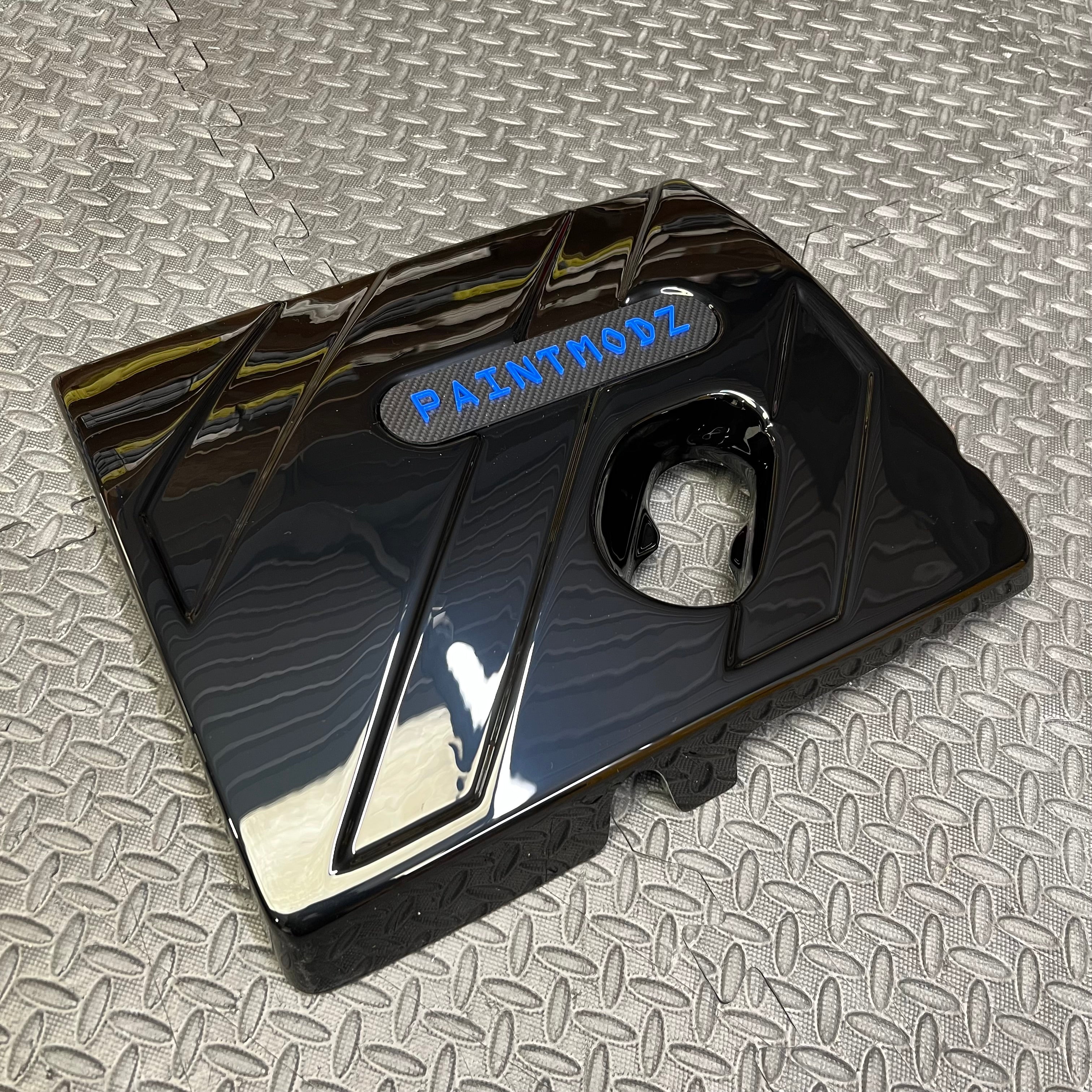 Proform Engine Cover - MK8/8.5 Fiesta ST & Mk2 Puma ST - Gloss Black Plastic With Medium Blue/Deluxe Carbon Fibre Effect Badge Plate