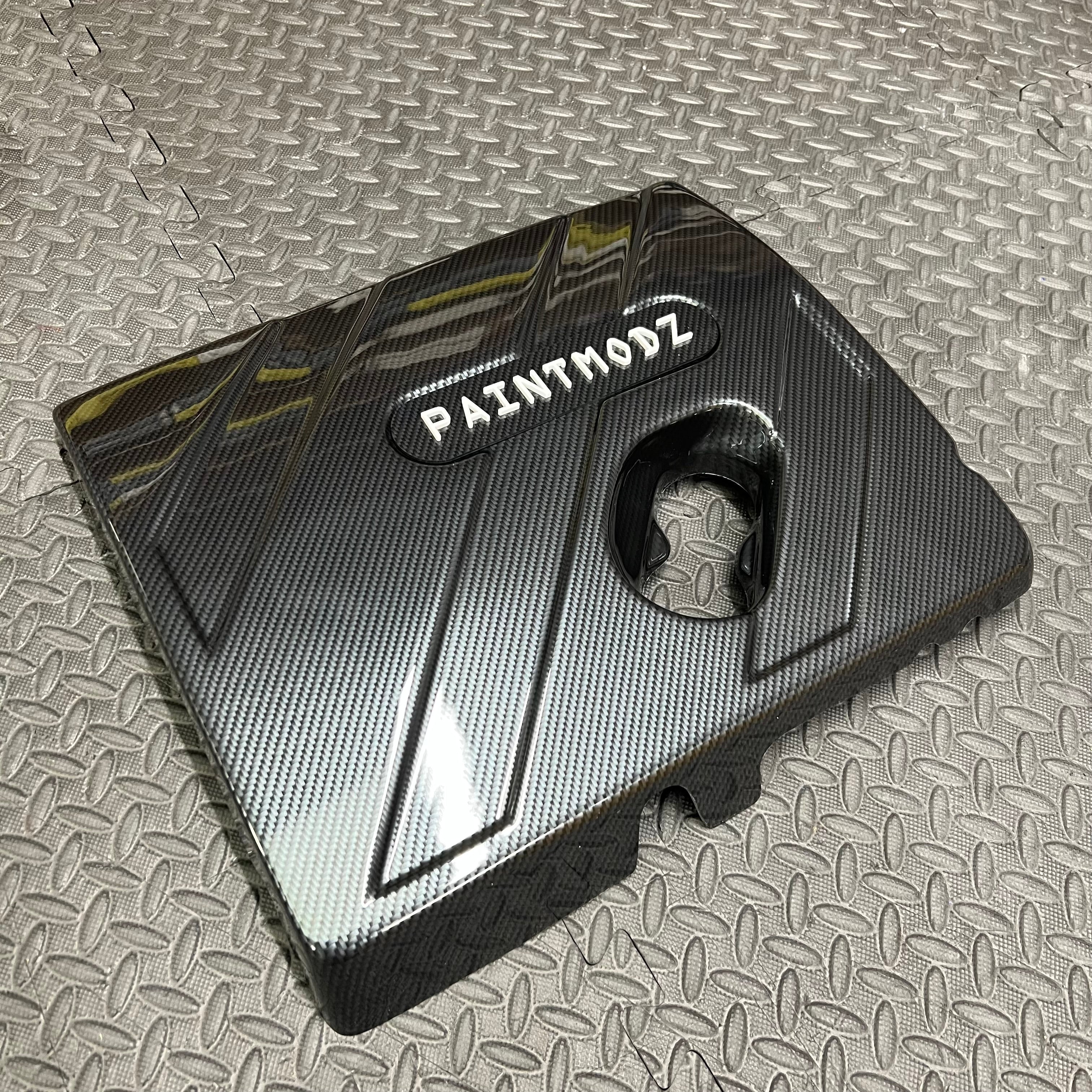 Proform Engine Cover - MK8/8.5 Fiesta ST & Mk2 Puma ST - Deluxe Carbon Fibre Effect Plastic WIth White/Deluxe Carbon Fibre Effect Badge Plate