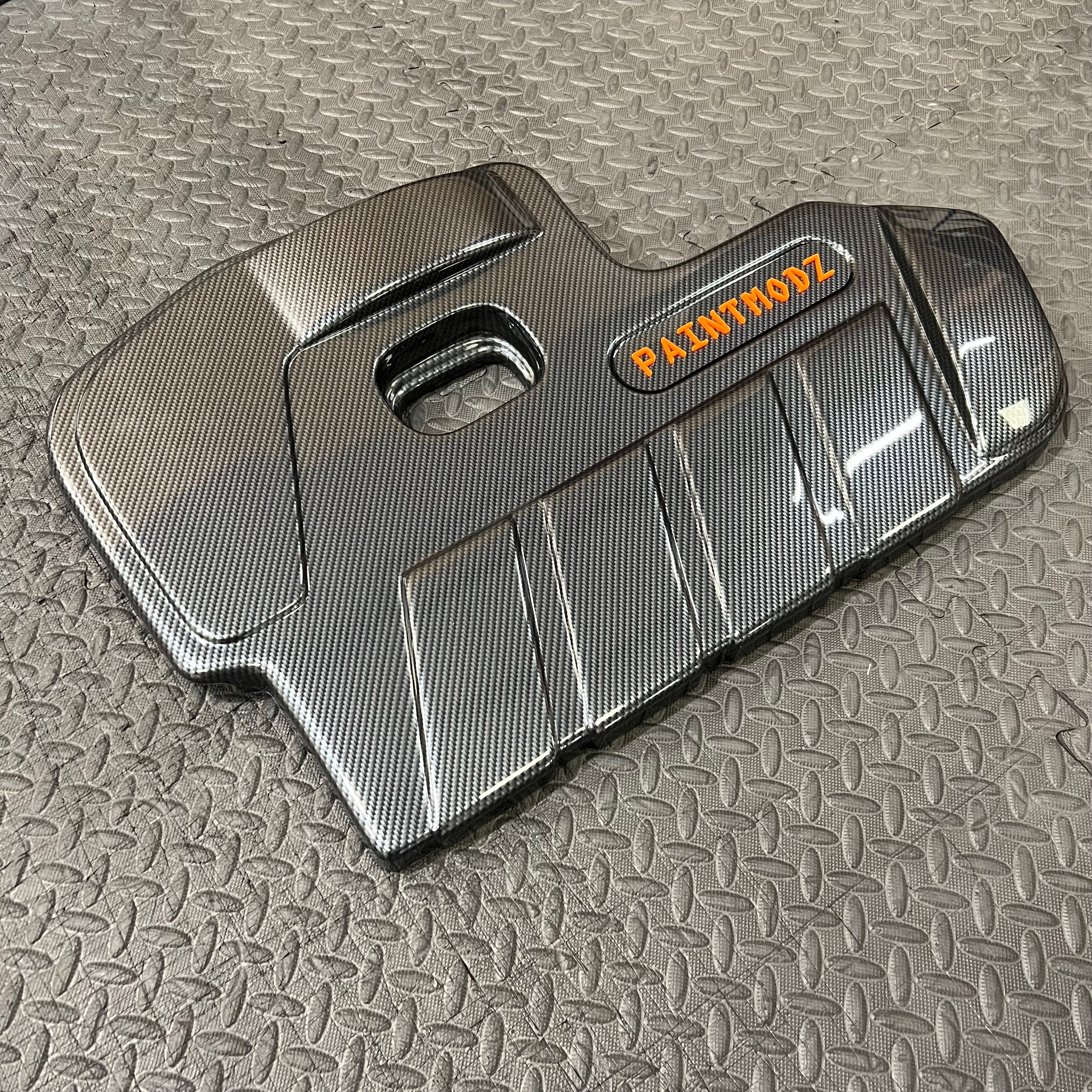 Proform Engine Cover - MK4/4.5 Focus ST Petrol - Deluxe Carbon Fibre Effect Plastic - Orange/Deluxe Carbon Fibre Effect Badge