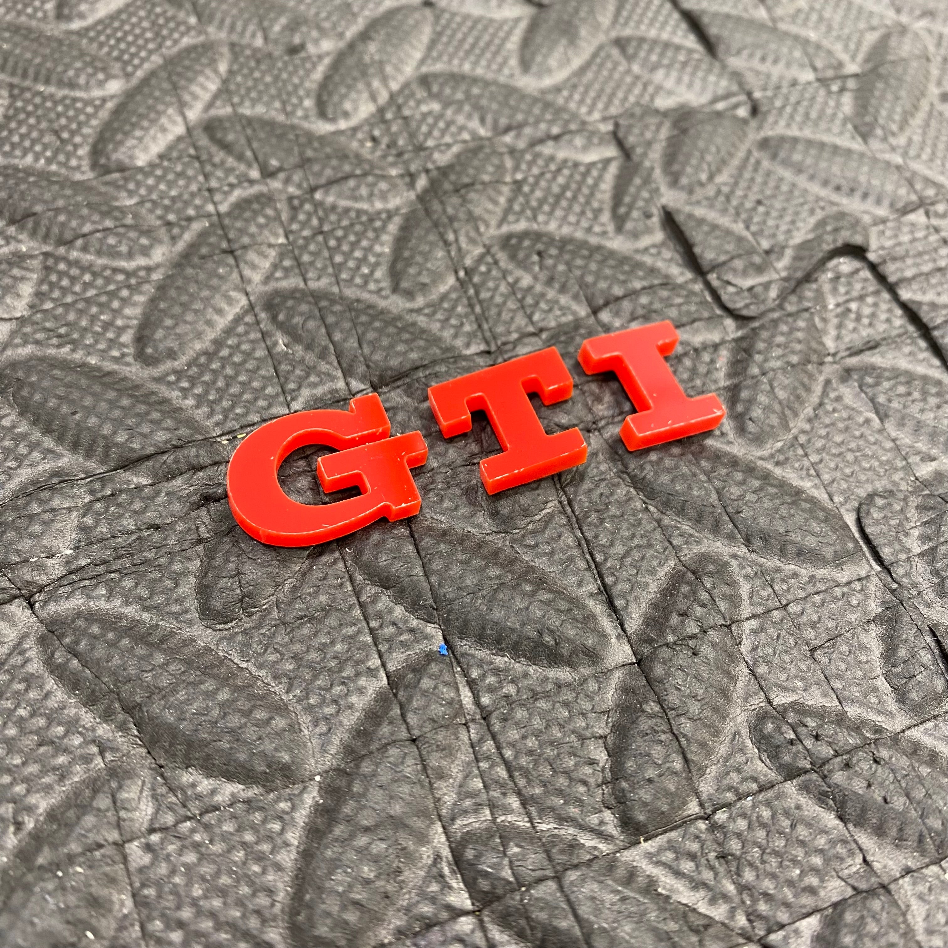 Acryl-Abzeichen mit GTI-Logo
