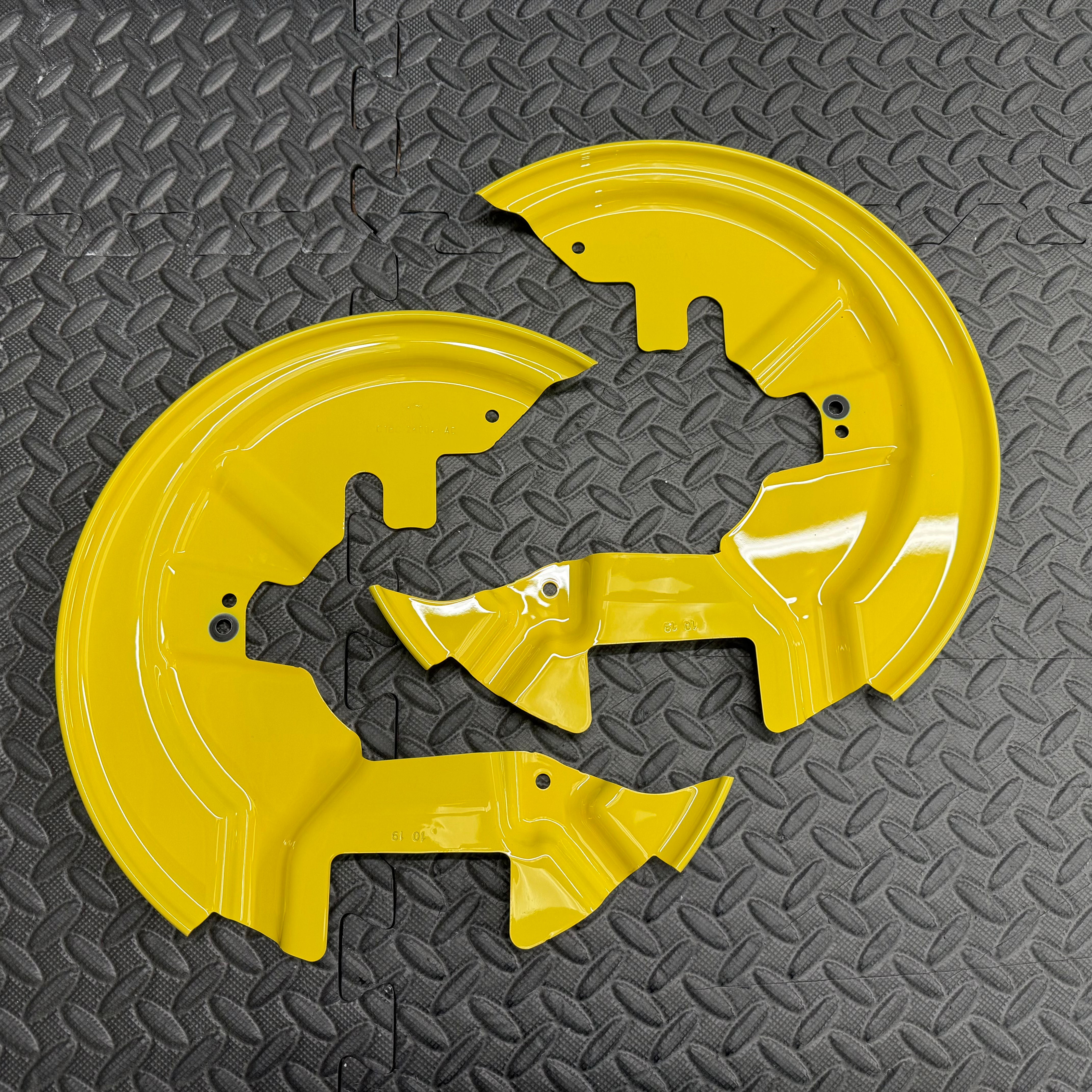 Original Ford Mk7.5 Fiesta ST180 Bremsstaubschutz vorne (Paar) – lackiert